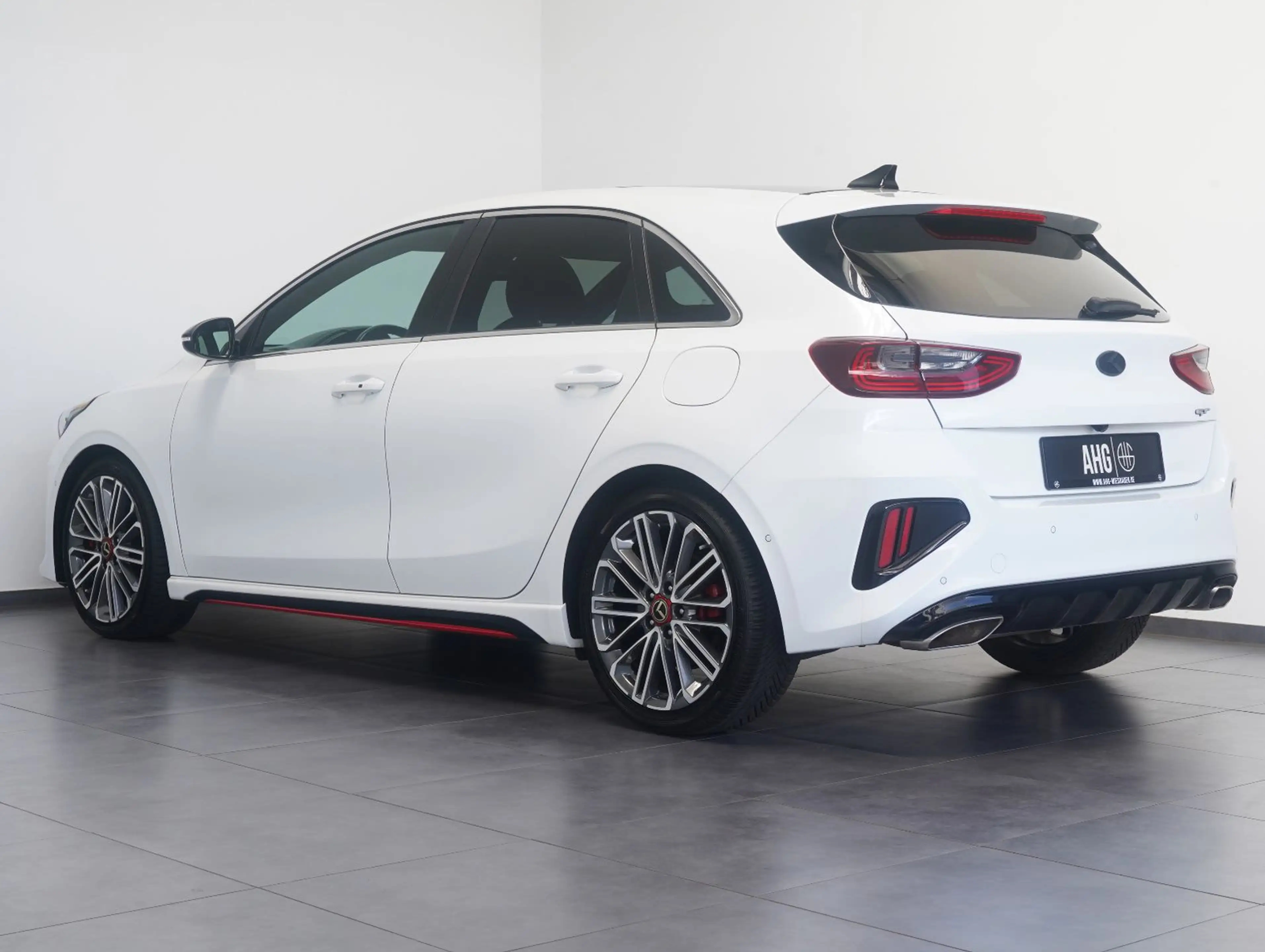 Kia Ceed / cee'd 1.6T-GDI GT LED/NAVI/ACC/PANO — photo 3