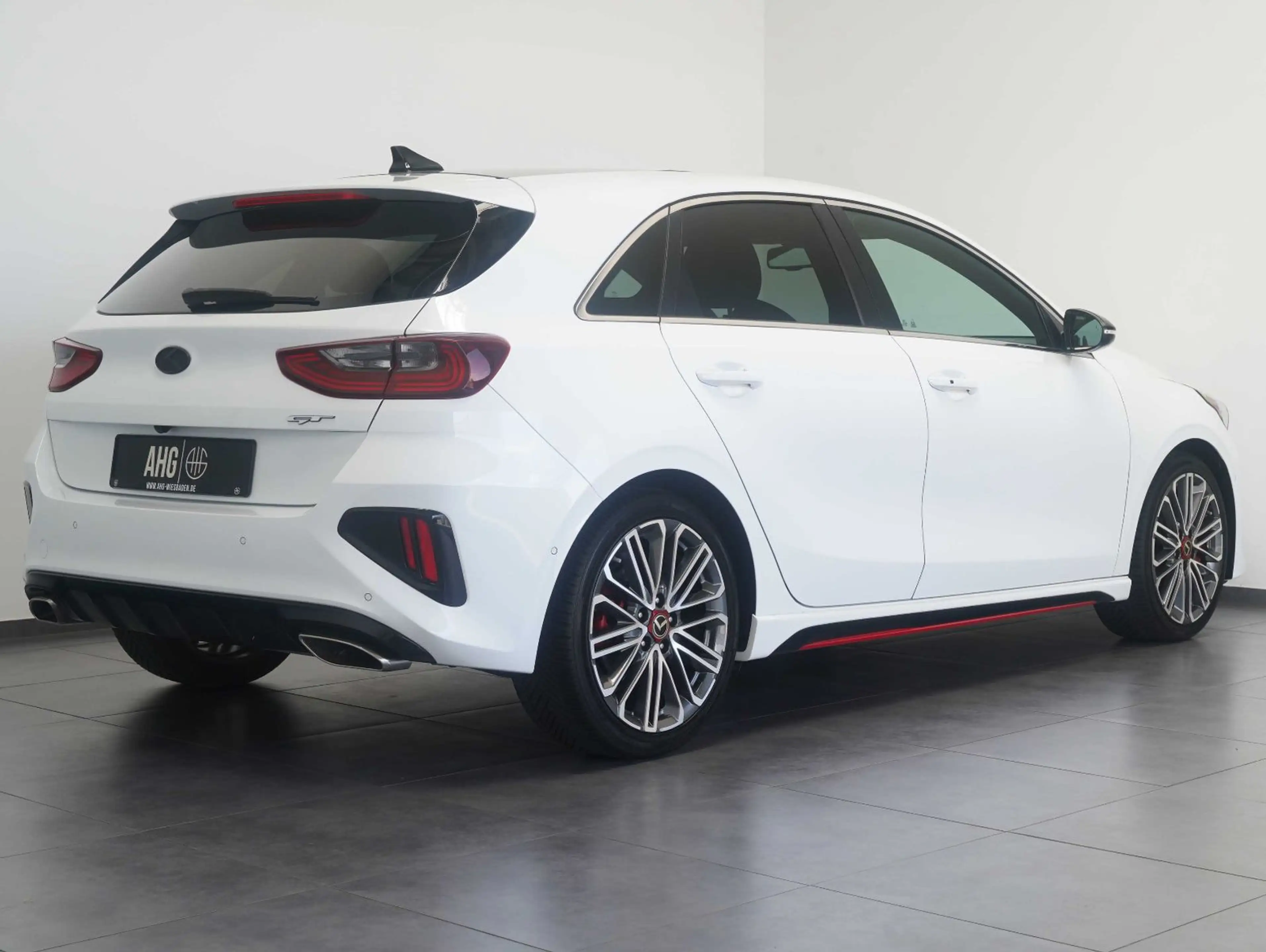 Kia Ceed / cee'd 1.6T-GDI GT LED/NAVI/ACC/PANO — photo 4