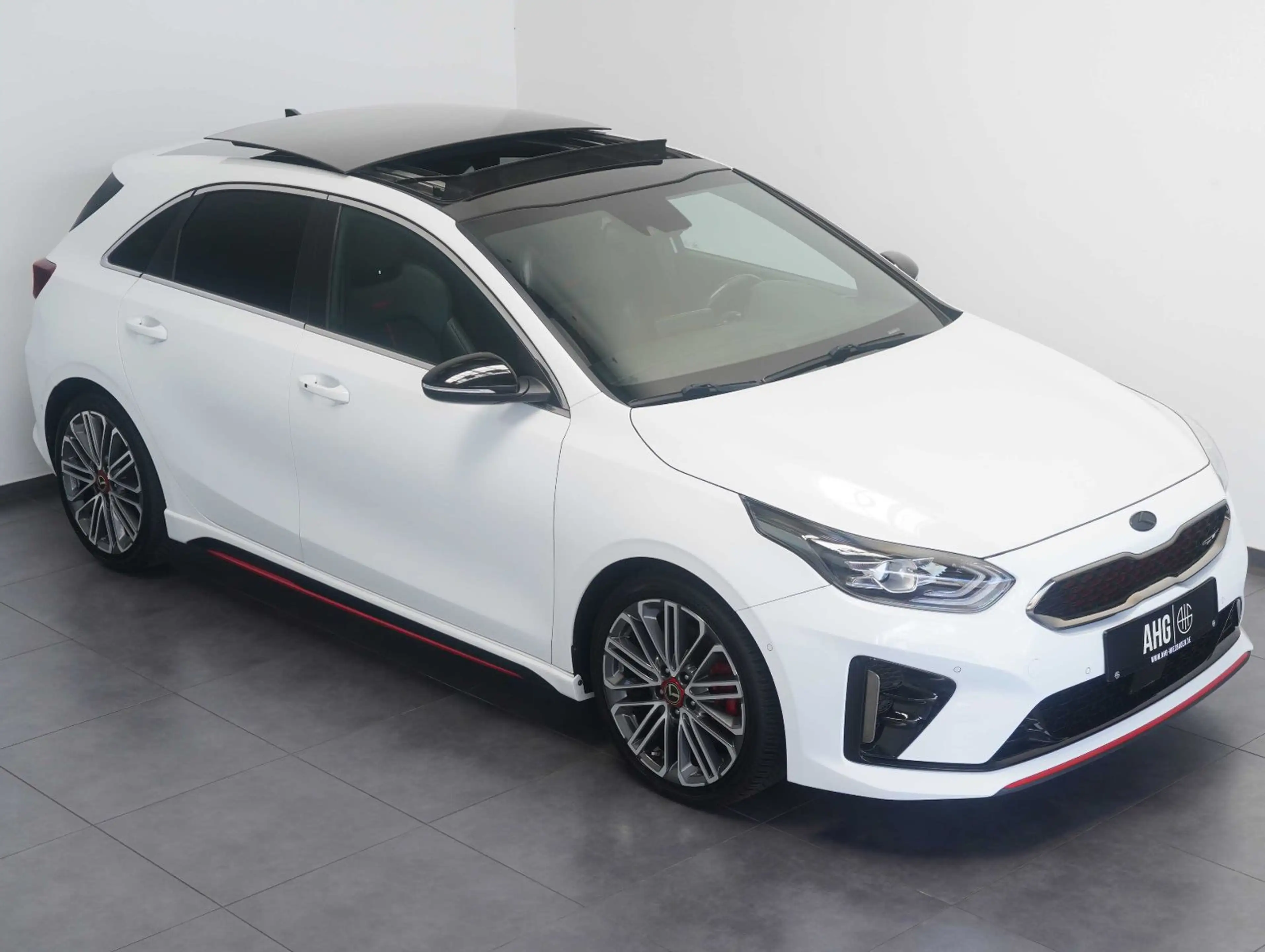 Kia Ceed / cee'd 1.6T-GDI GT LED/NAVI/ACC/PANO — photo 6