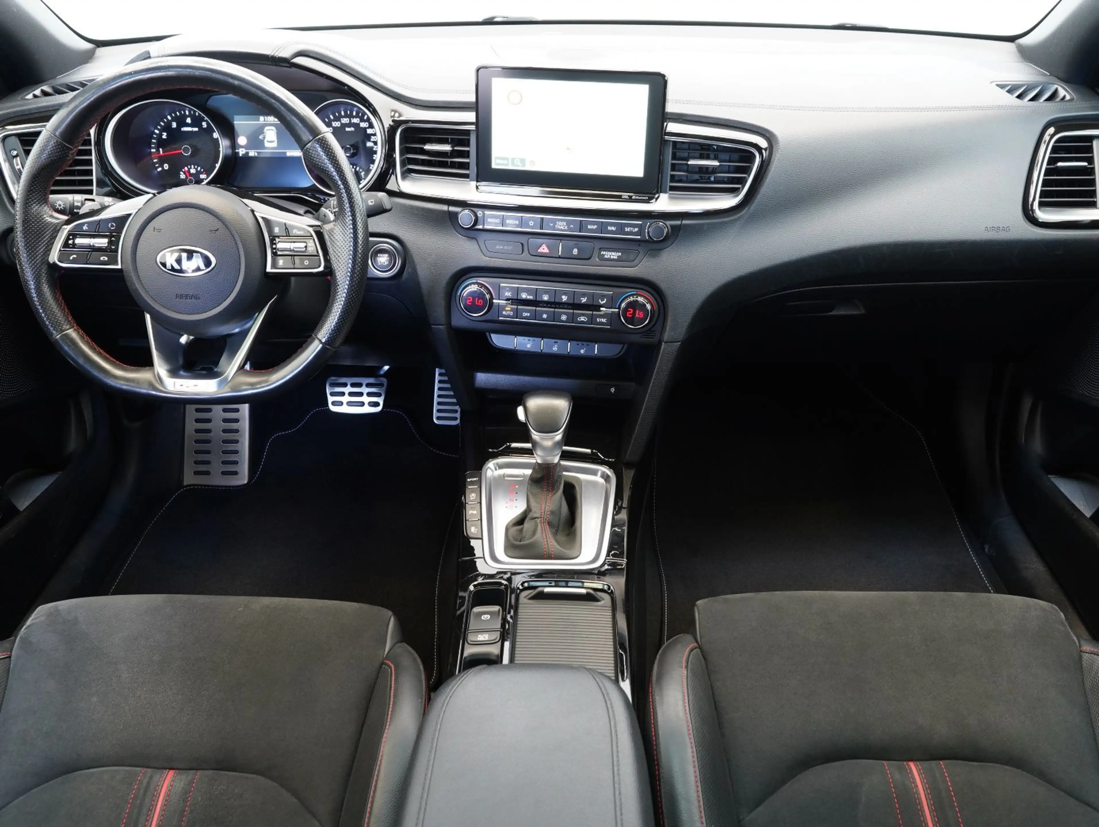 Kia Ceed / cee'd 1.6T-GDI GT LED/NAVI/ACC/PANO — photo 11
