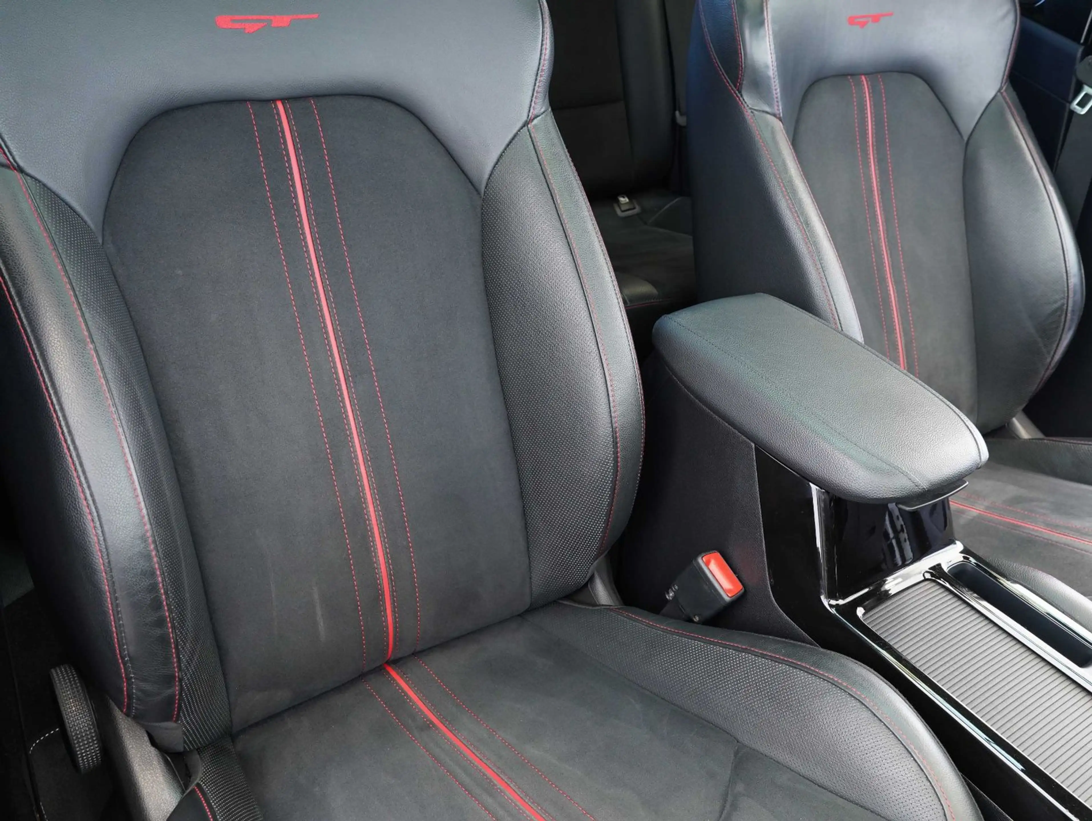 Kia Ceed / cee'd 1.6T-GDI GT LED/NAVI/ACC/PANO — photo 14