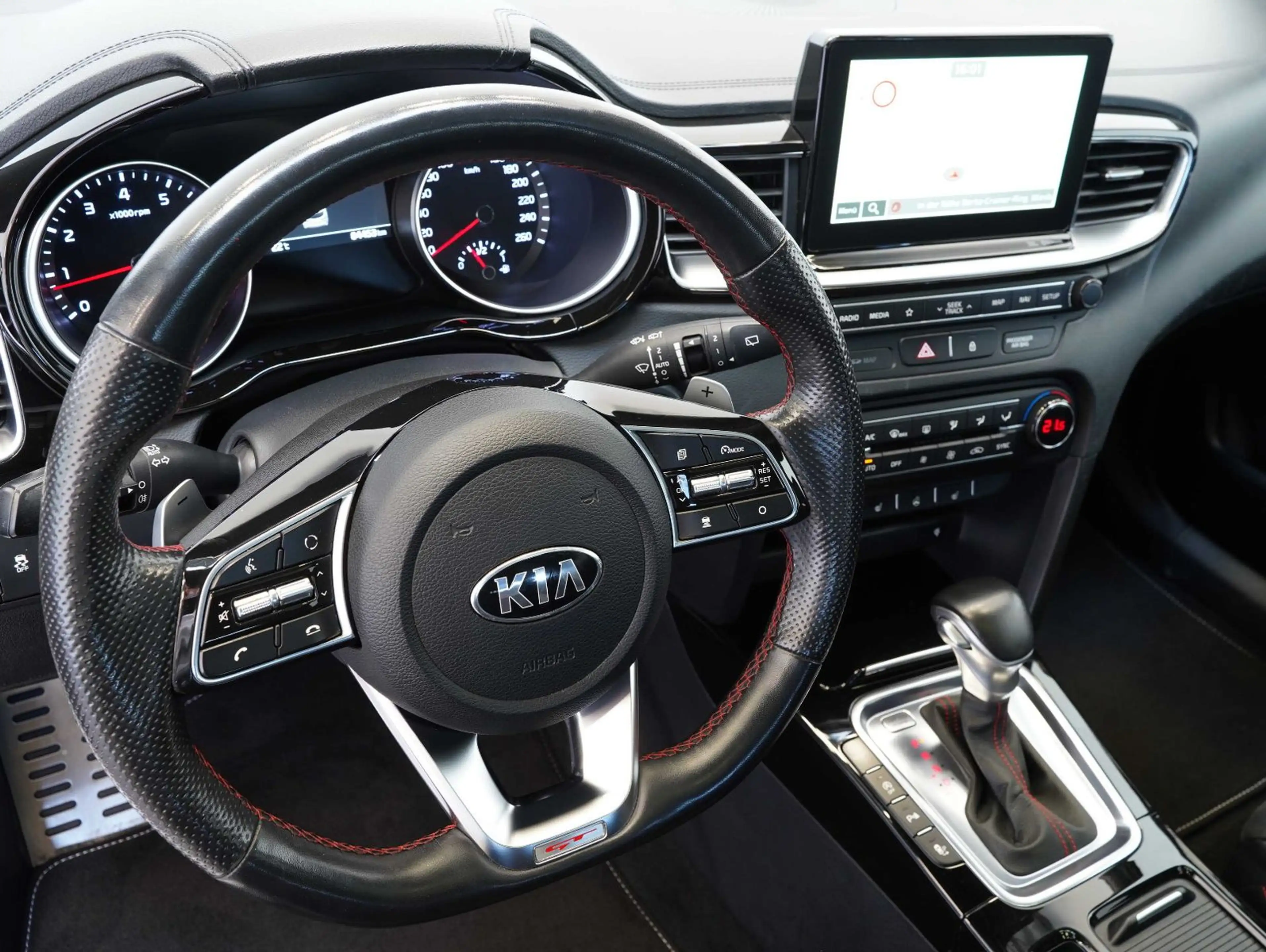 Kia Ceed / cee'd 1.6T-GDI GT LED/NAVI/ACC/PANO — photo 8