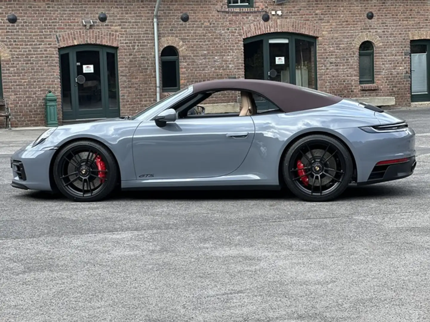 Porsche 992 911 Cabriolet 4 GTS BI-COLOR EXCLUSIVE MANUFAKTUR* Grau - 1