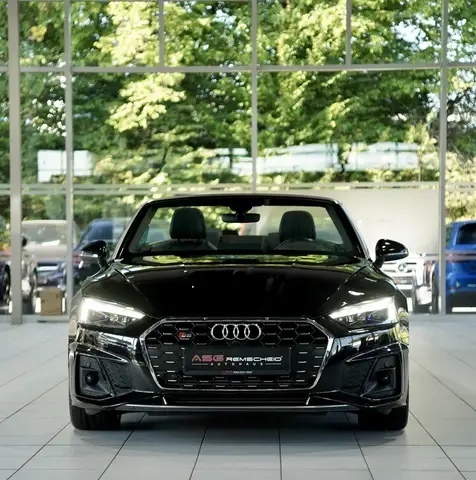 Audi S5 view 4