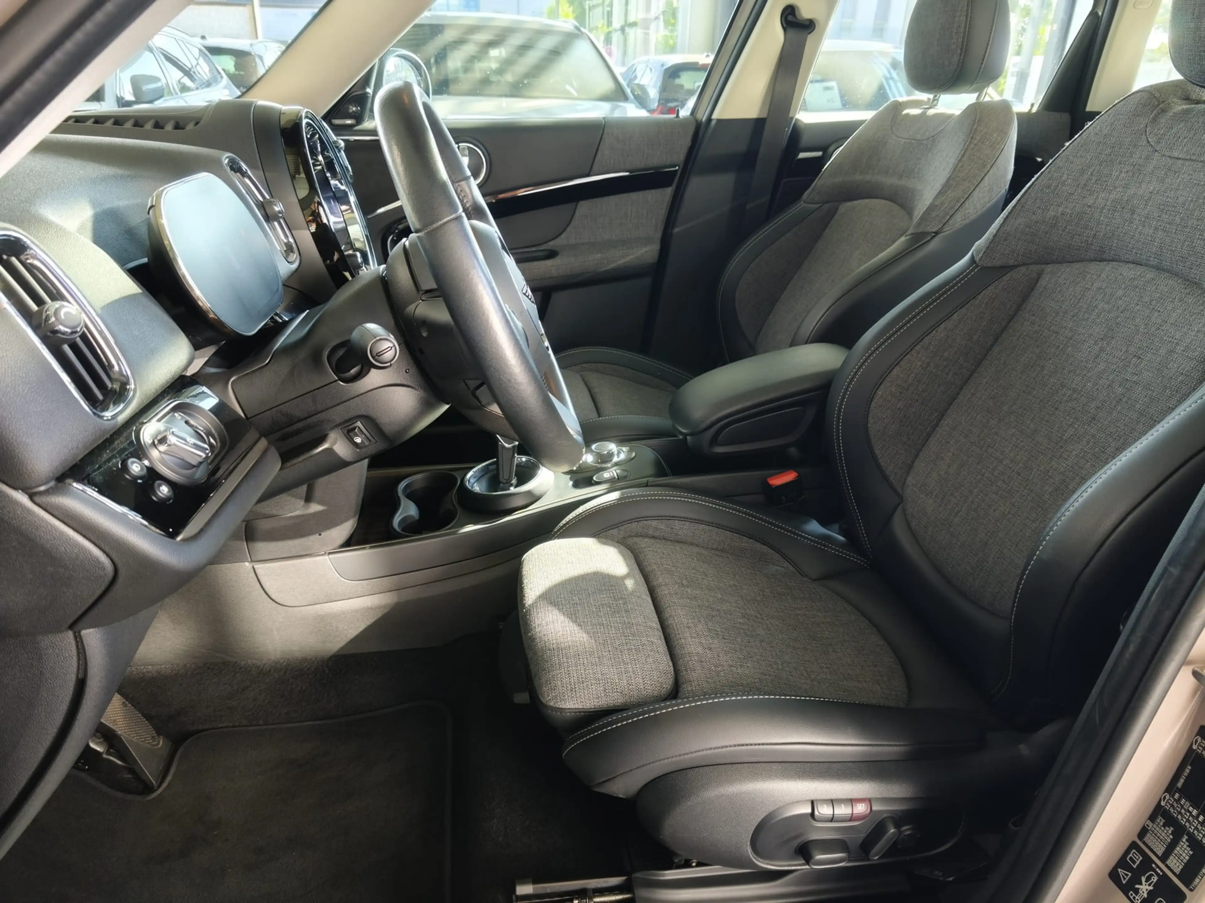 MINI Cooper Countryman ALL4 Navi/RFK/Pano/Komf.Zugang — photo 8
