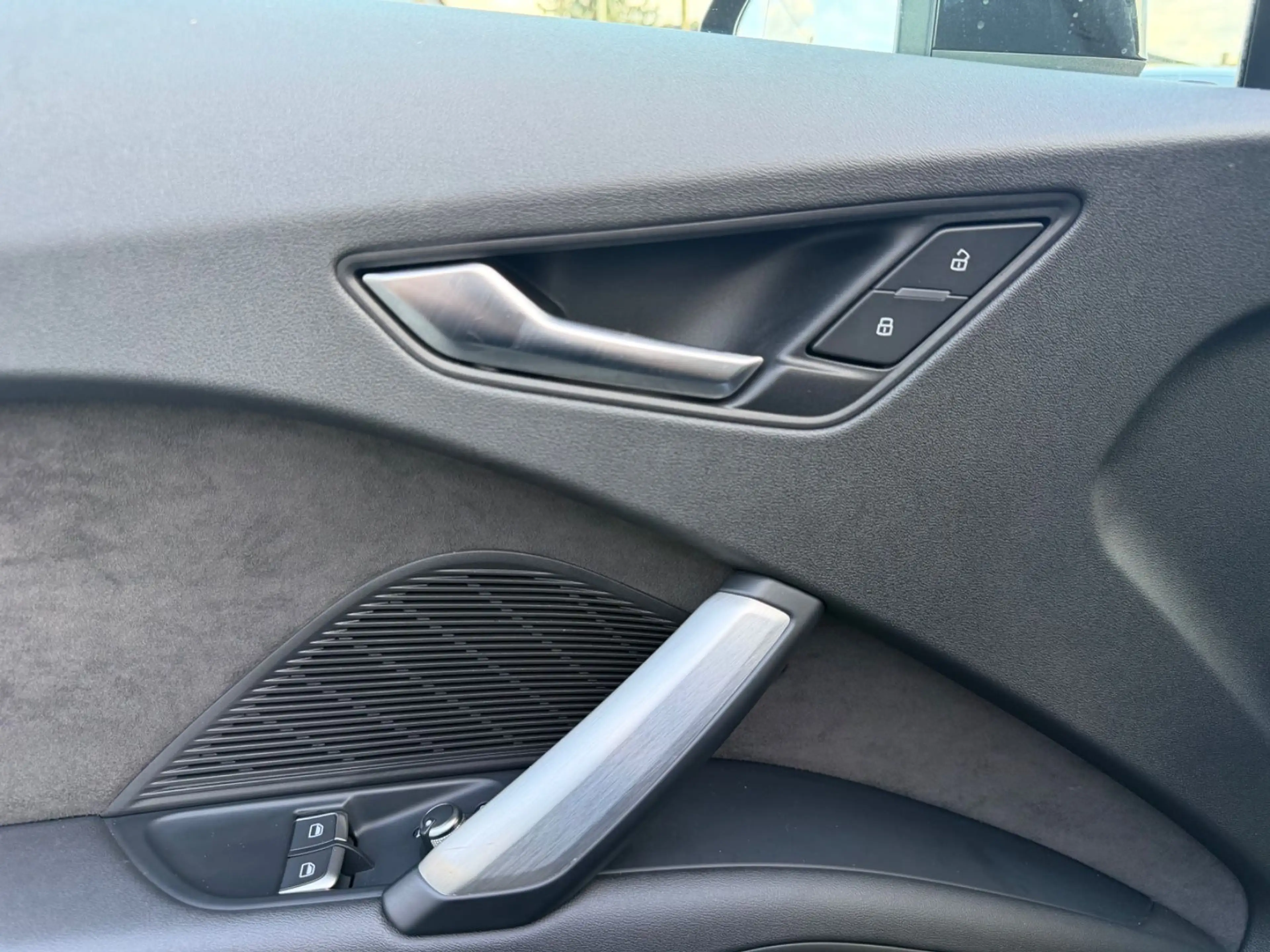 Audi TTS — photo 13
