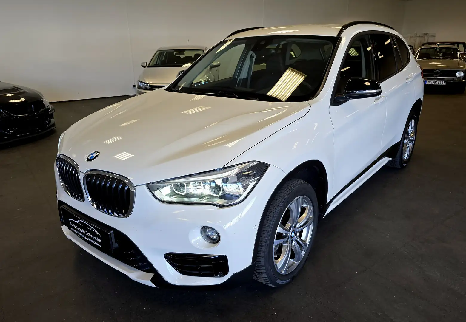 BMW X1 sDrive 18 d Sport Line Automatik Navi Head-Up LED Weiß - 1
