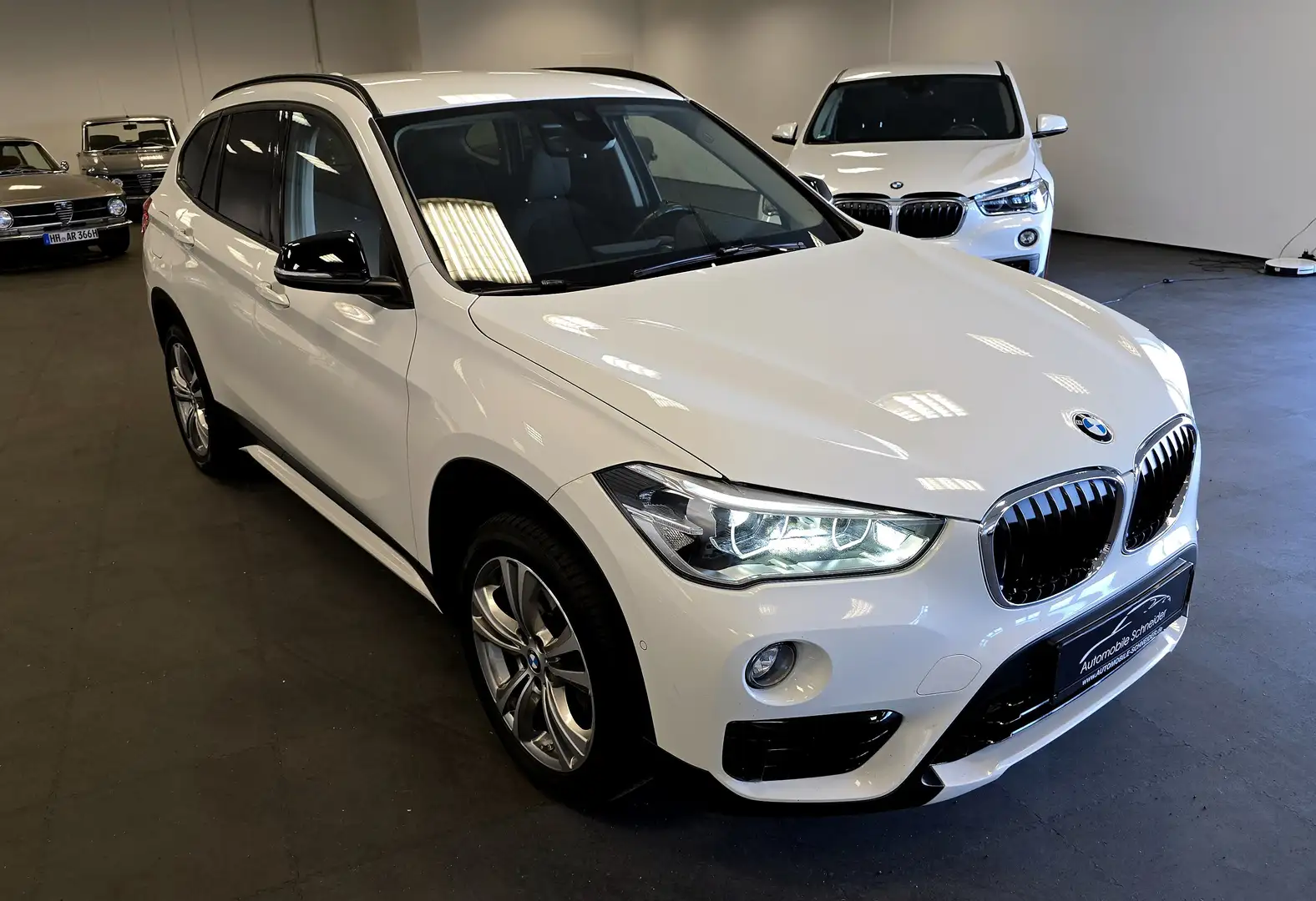 BMW X1 sDrive 18 d Sport Line Automatik Navi Head-Up LED Weiß - 2