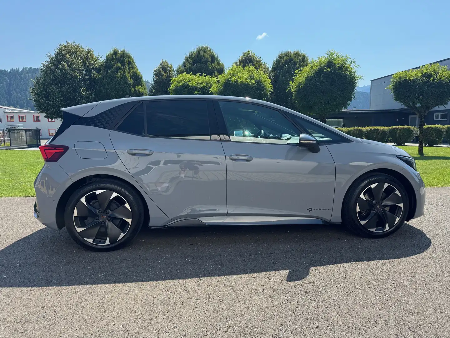 CUPRA Born 77kWh e-Boost - Performance Paket Grau - 2