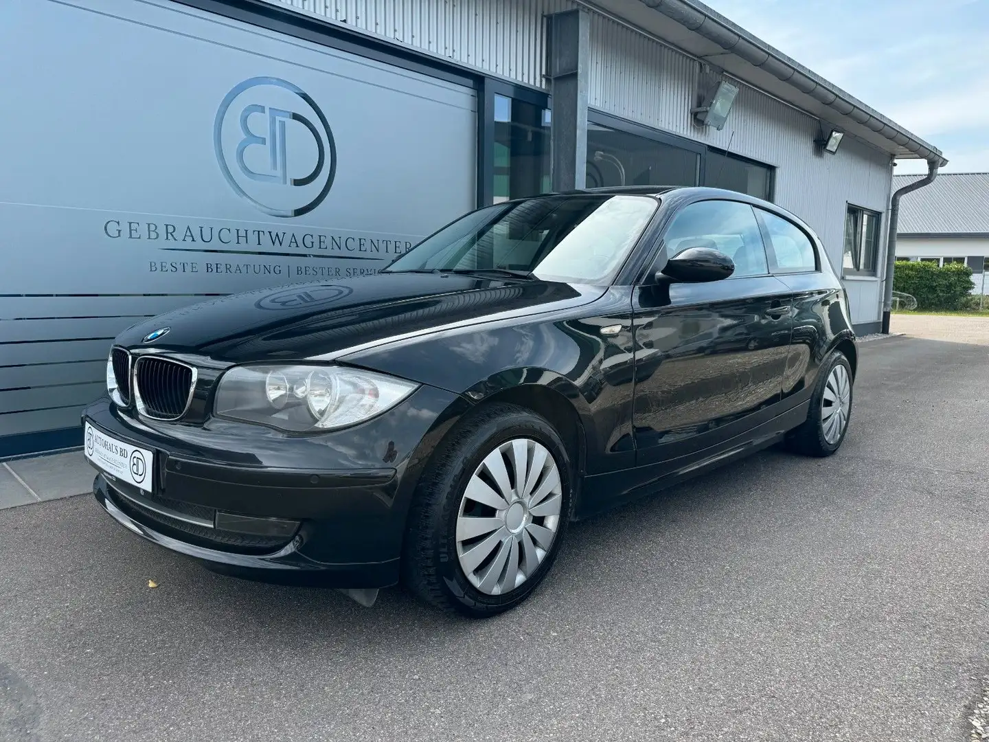 BMW 118 i Baureihe 1 Lim*Klima*Automatik*Euro4*SHZ* Schwarz - 1