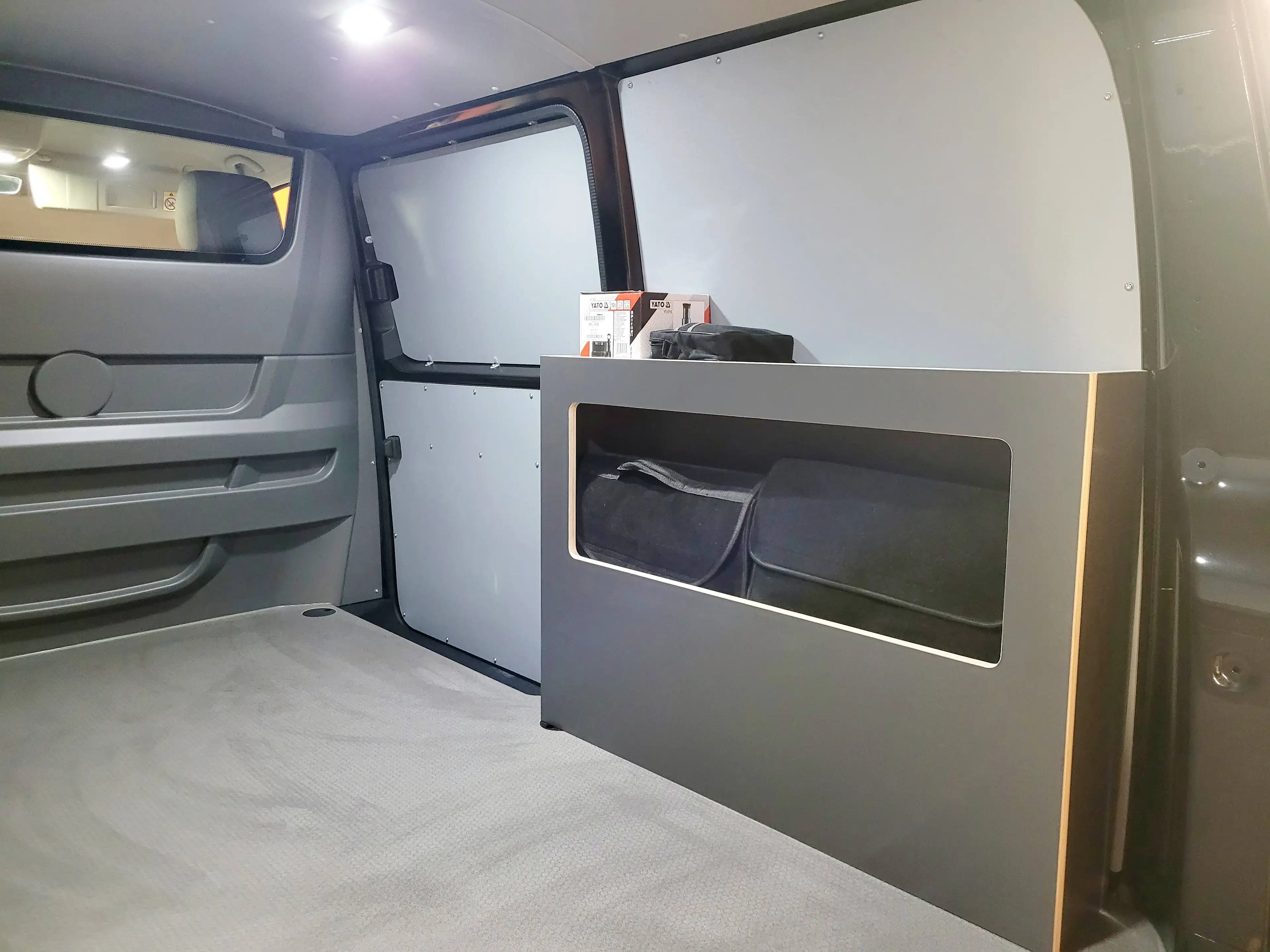 Volkswagen T6.1 Transporter Exclusiv Black Edition *Camper*Alcantara* 20Zoll*Einzelstück* — photo 11