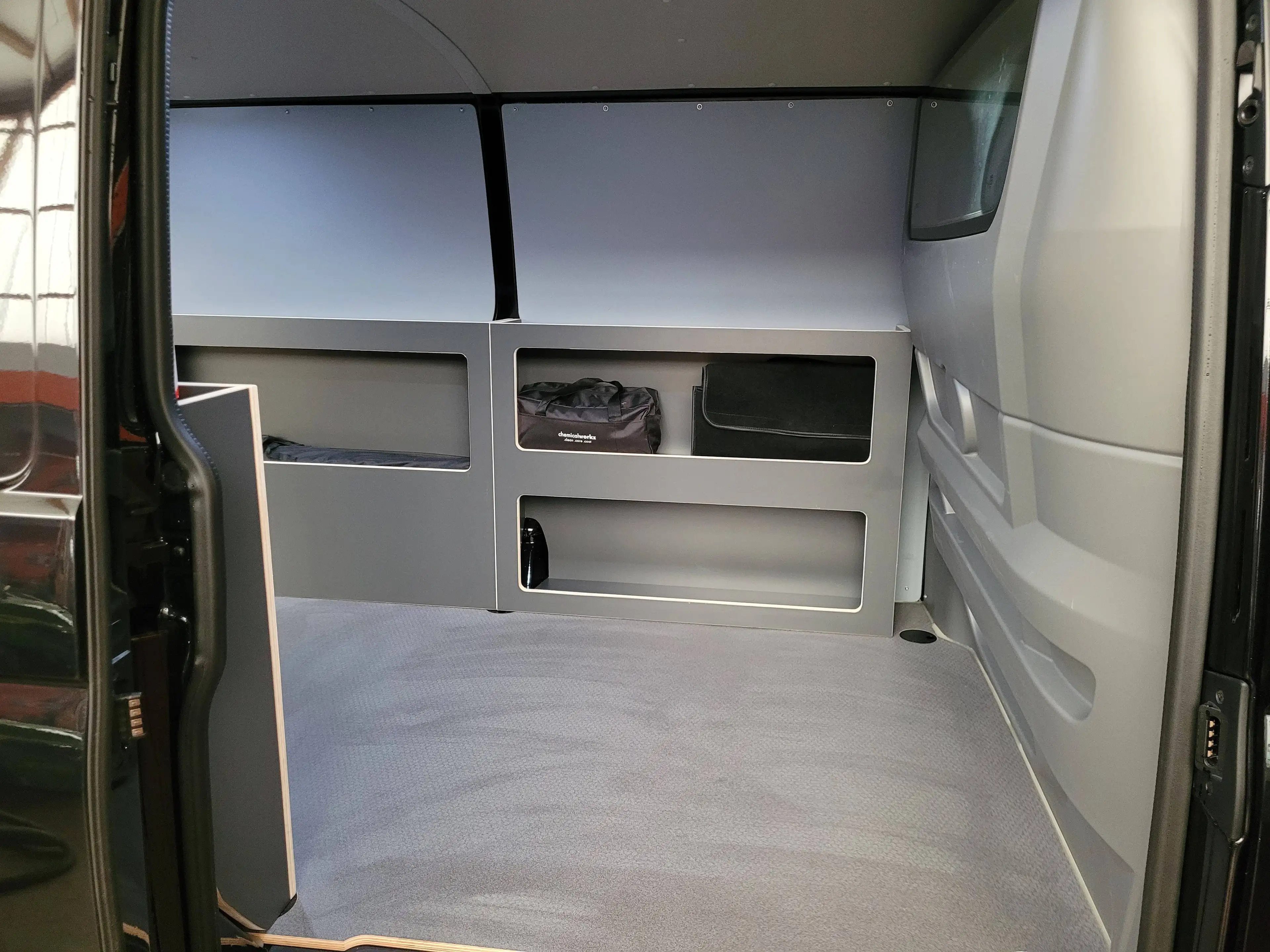 Volkswagen T6.1 Transporter Exclusiv Black Edition *Camper*Alcantara* 20Zoll*Einzelstück* — photo 9