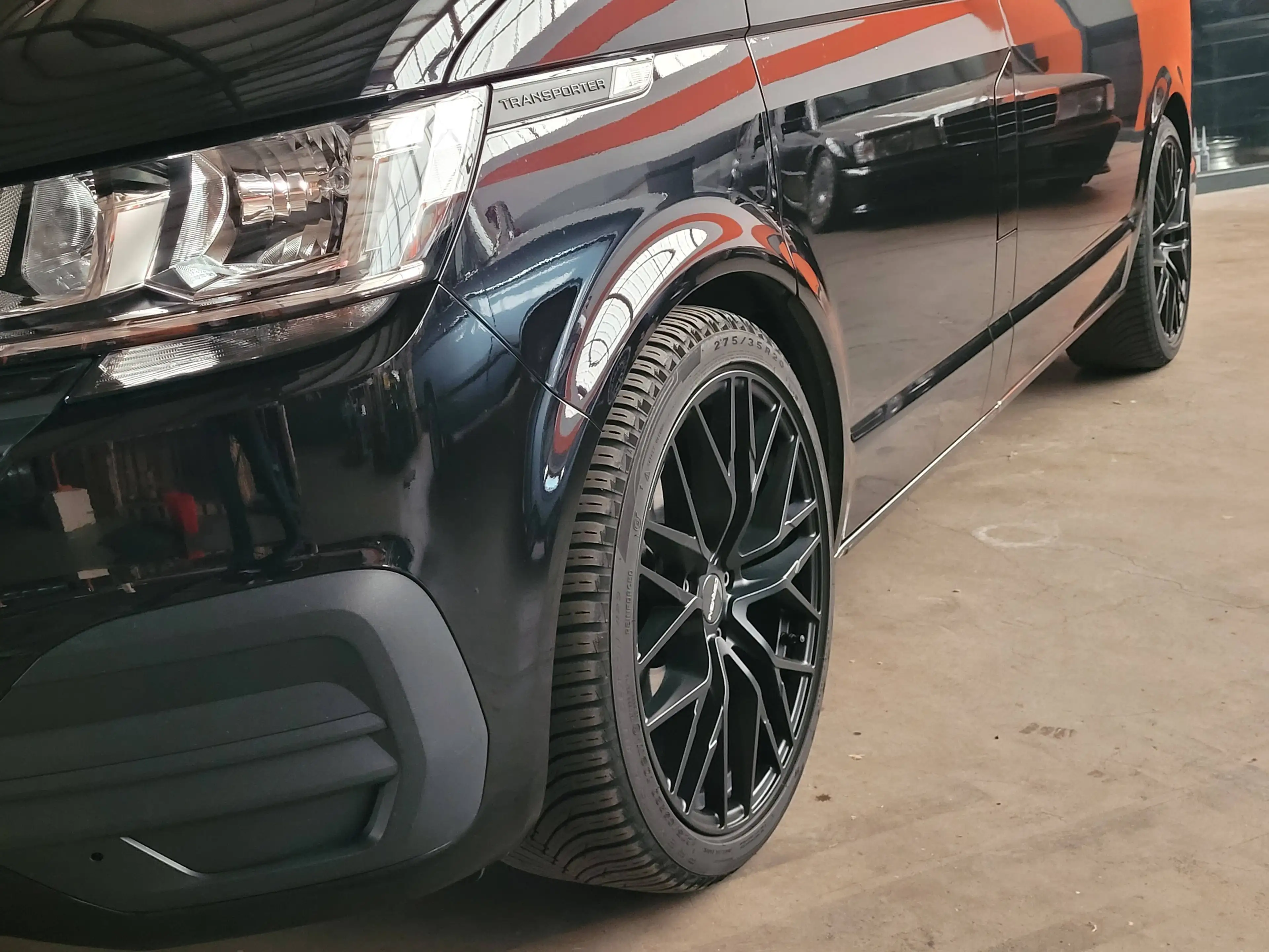 Volkswagen T6.1 Transporter Exclusiv Black Edition *Camper*Alcantara* 20Zoll*Einzelstück* — photo 5
