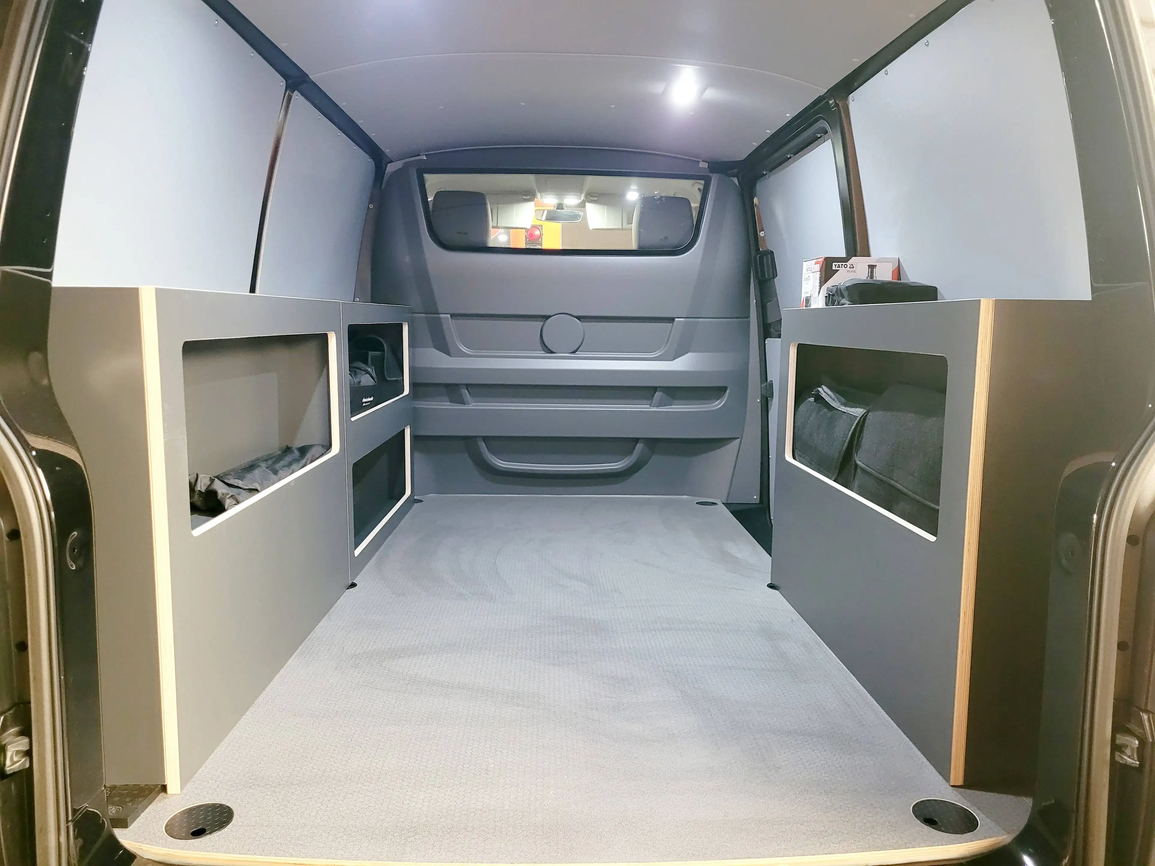 Volkswagen T6.1 Transporter Exclusiv Black Edition *Camper*Alcantara* 20Zoll*Einzelstück* — photo 13