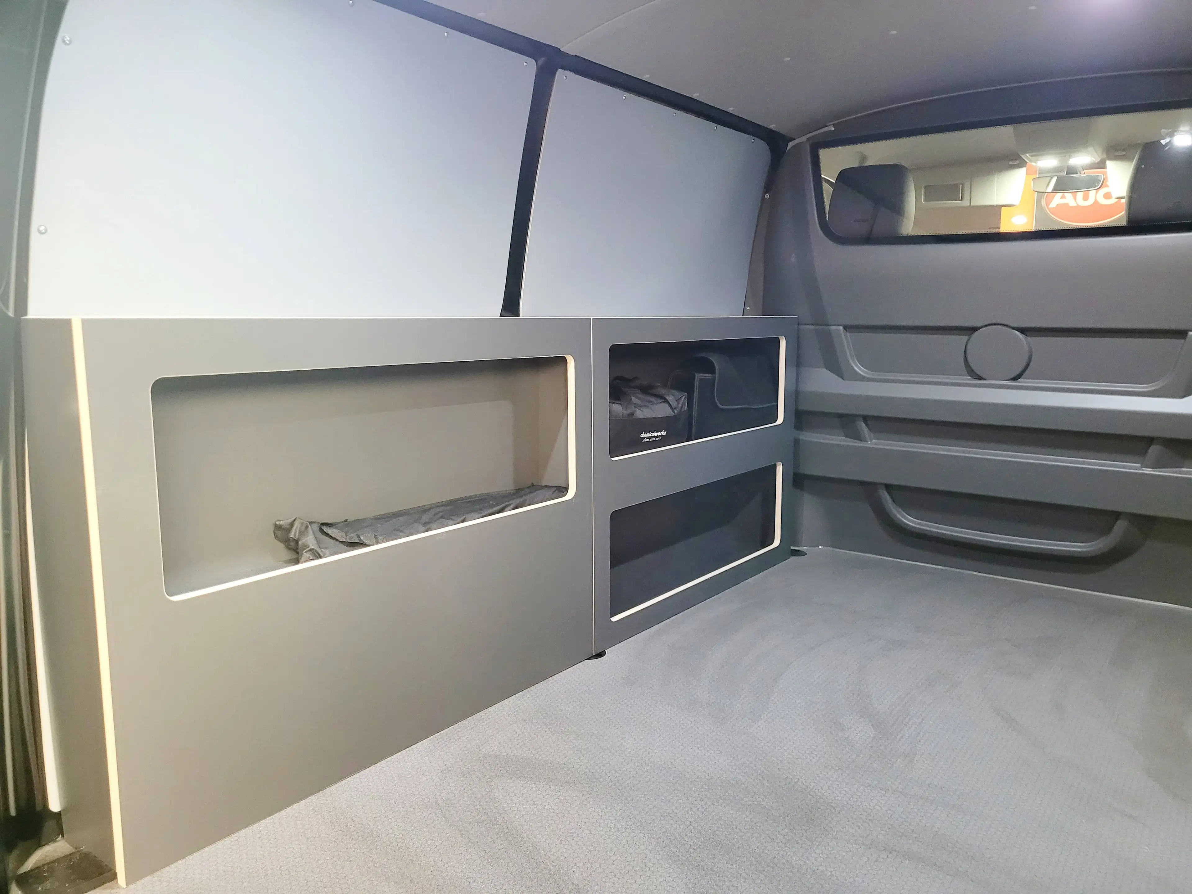 Volkswagen T6.1 Transporter Exclusiv Black Edition *Camper*Alcantara* 20Zoll*Einzelstück* — photo 12