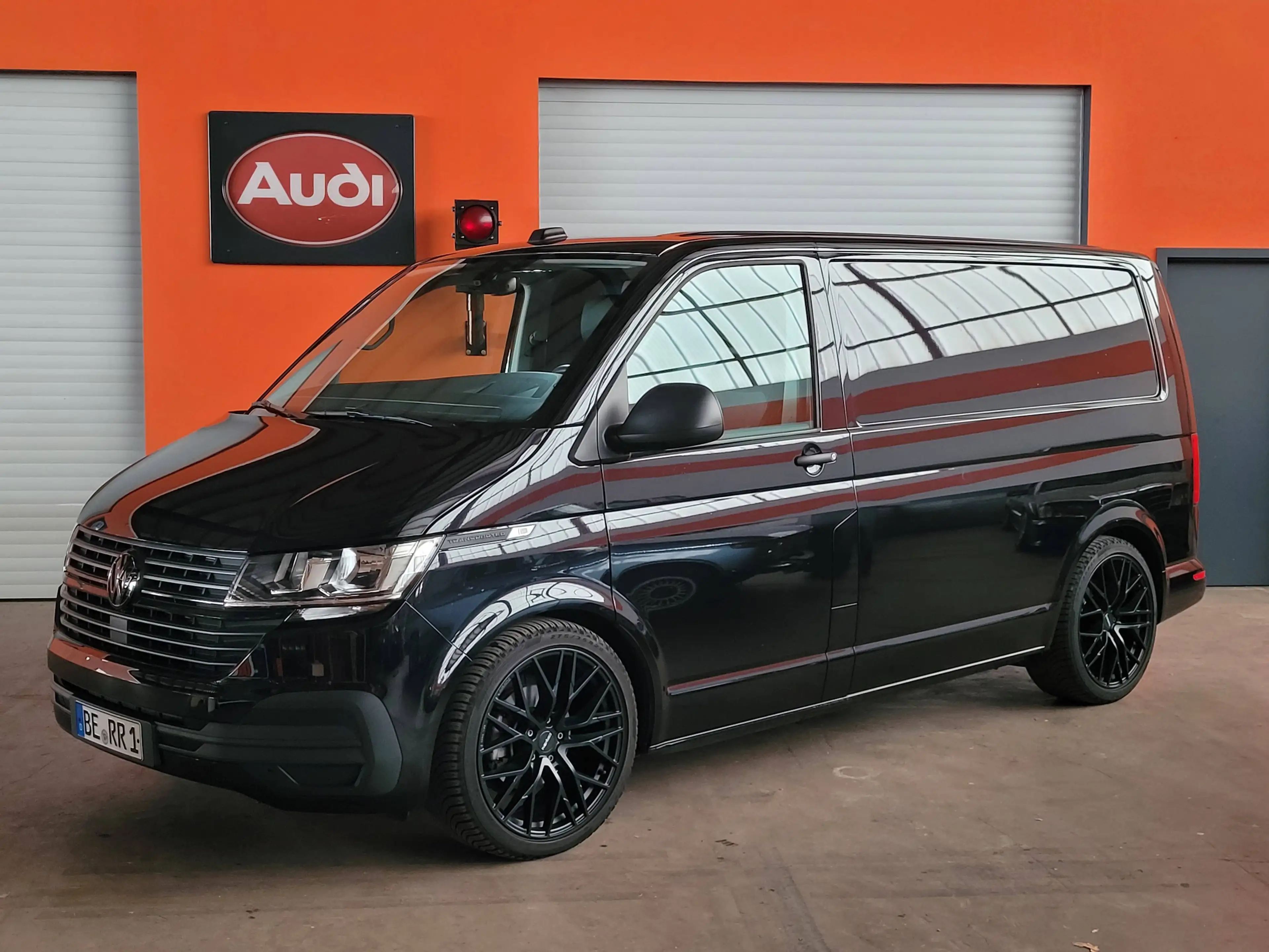 Volkswagen T6.1 Transporter Exclusiv Black Edition *Camper*Alcantara* 20Zoll*Einzelstück*
