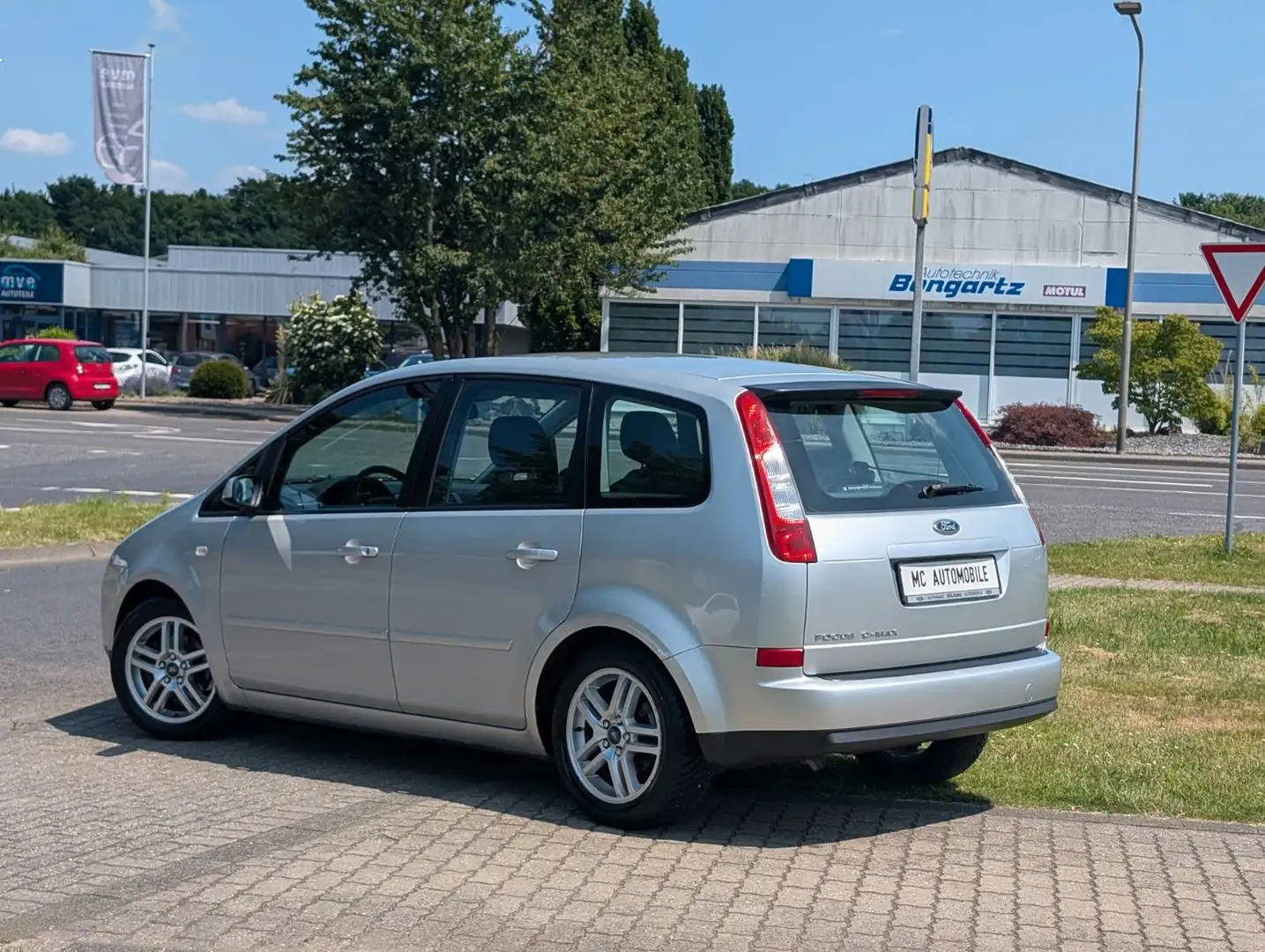 Ford Focus C-MAX Trend*AUTOMATIK*ZV-FUNK*RADIO-CD !! Silber - 2