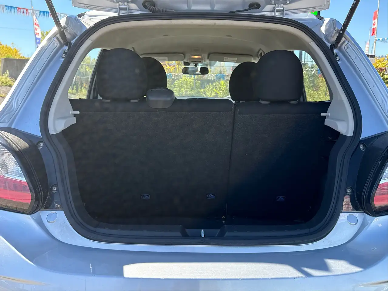 Mitsubishi Mirage снимка Mitsubishi Mirage
