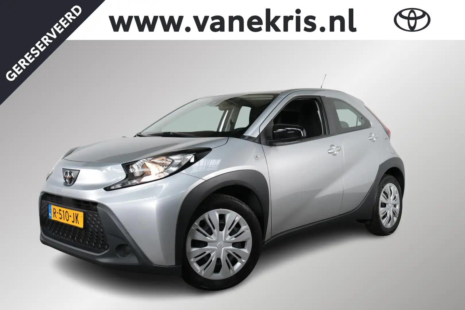 Toyota Aygo X 1.0 VVT-i MT Play, 1e eigenaar, NL auto , All seas Zilver - 1