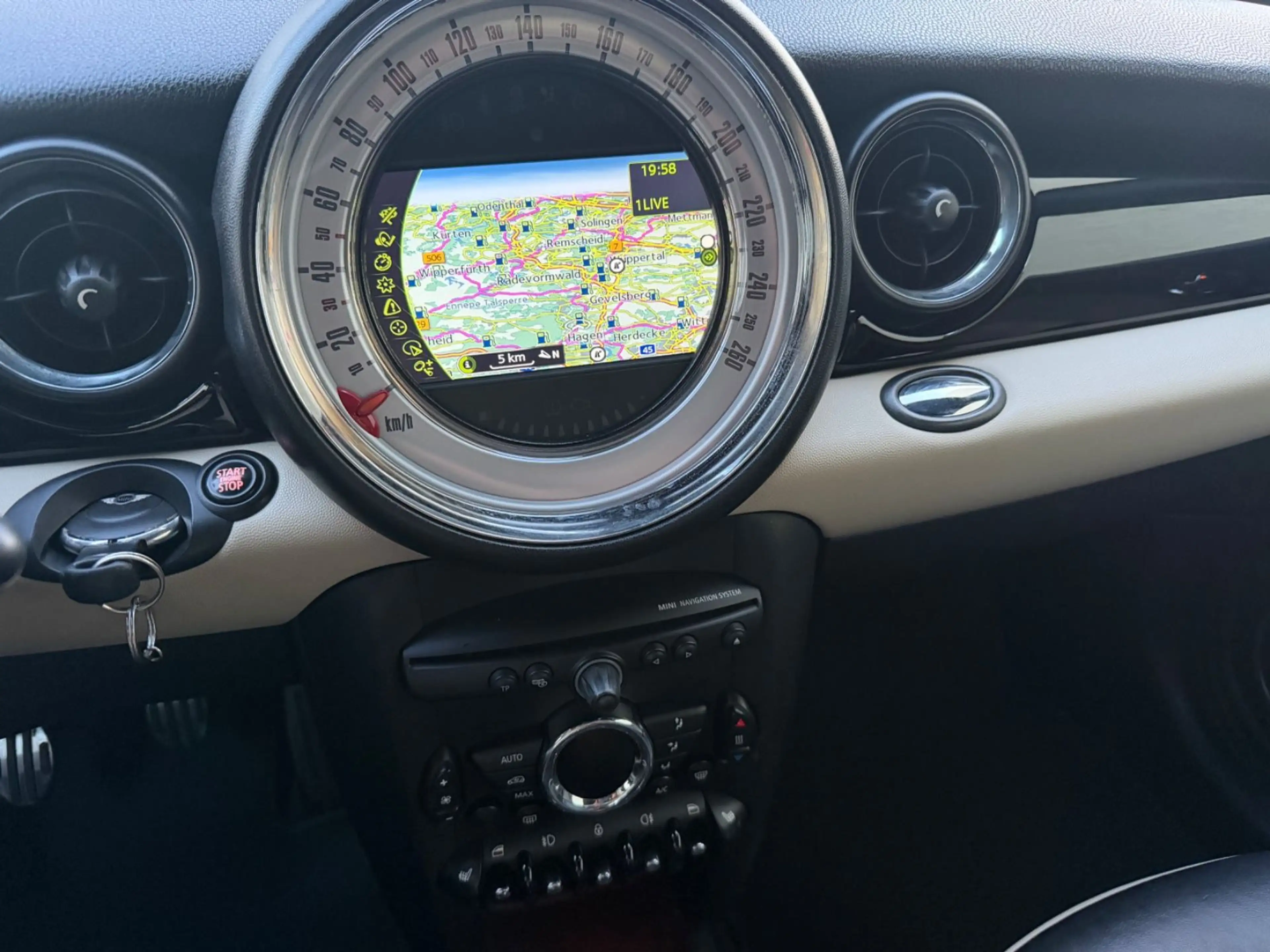 MINI Cooper SD COOPER SD Coupé ( Navi / Xenon / Leder / SHZ ) — photo 8