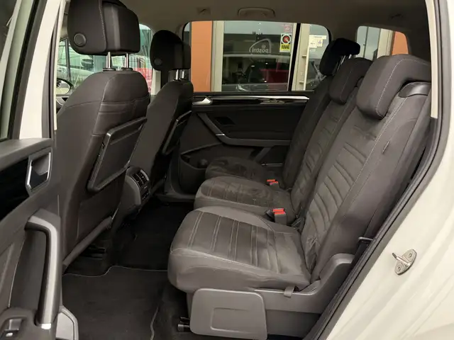 Volkswagen Touran view 10