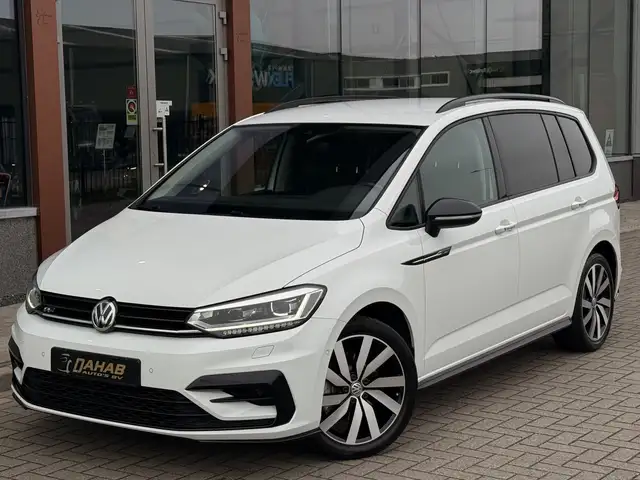 Volkswagen Touran view 3