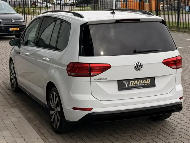 Volkswagen Touran view 26