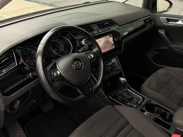 Volkswagen Touran view 2