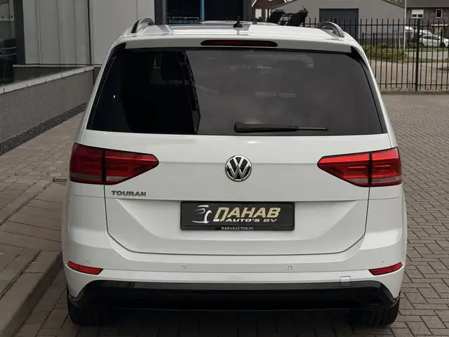 Volkswagen Touran view 19