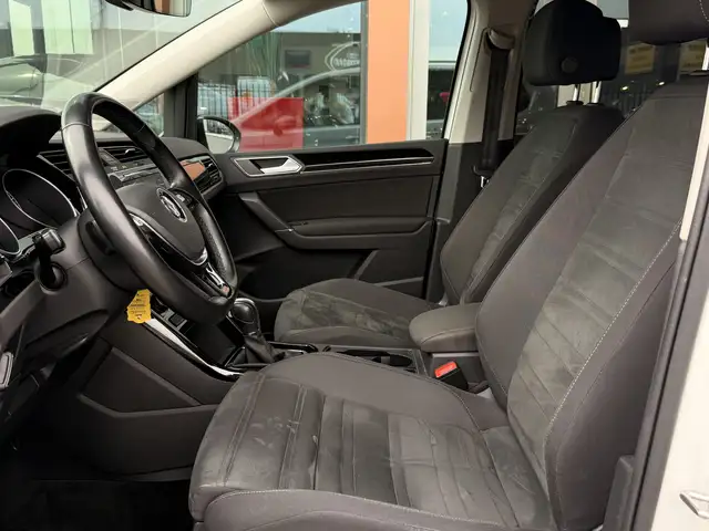 Volkswagen Touran view 4