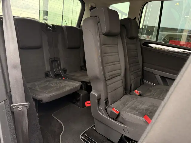 Volkswagen Touran view 24