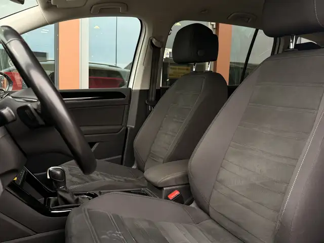 Volkswagen Touran view 6