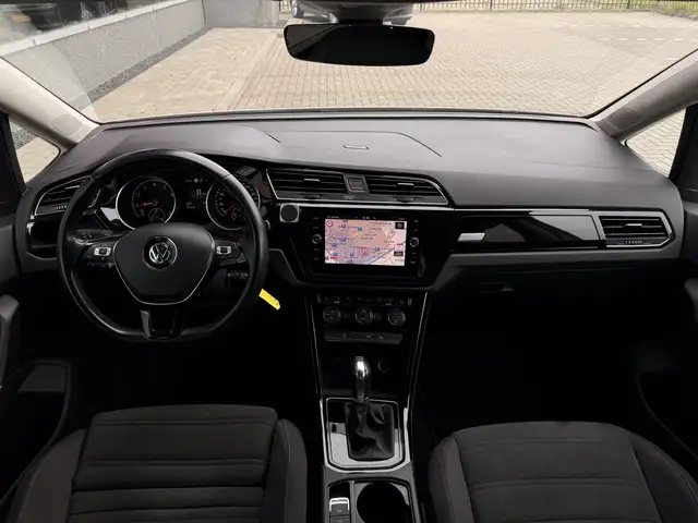 Volkswagen Touran view 28