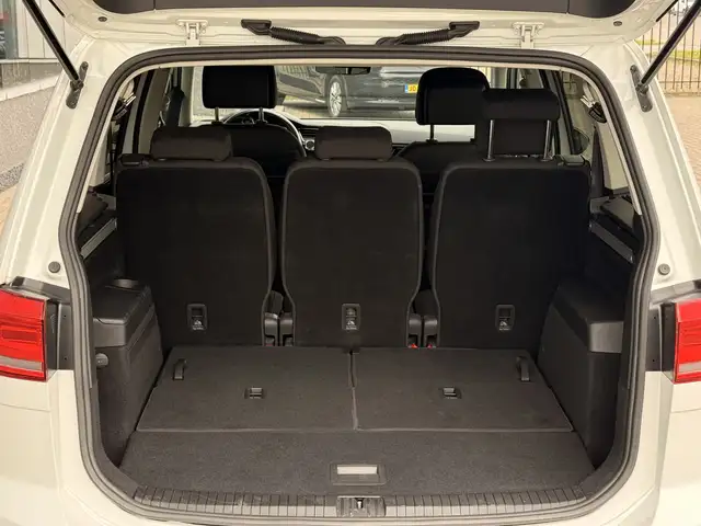 Volkswagen Touran view 20