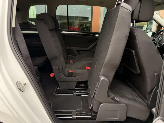 Volkswagen Touran view 25