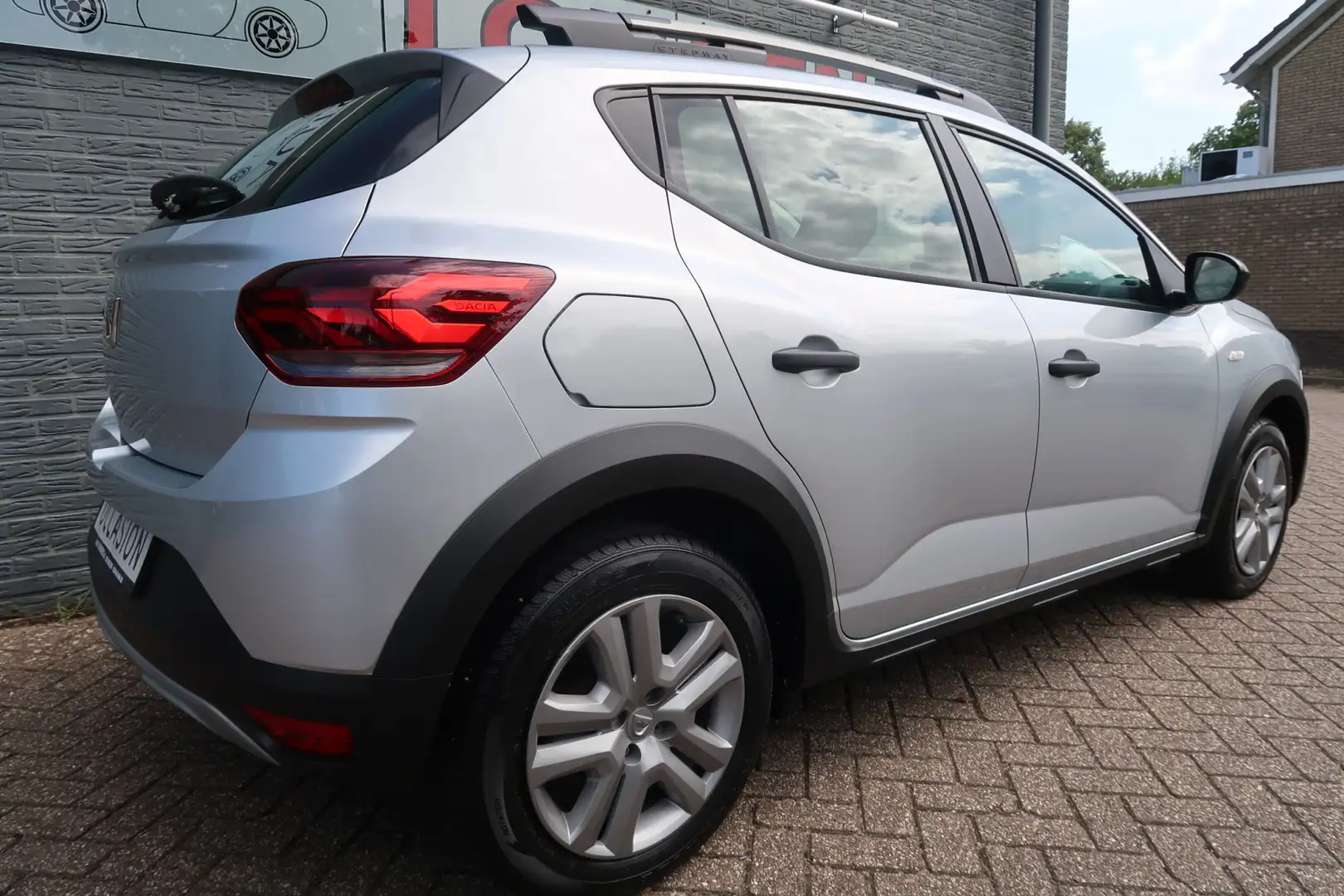 Dacia Sandero 1.0 TCe 90 Expression Eerste eigenaar Gris - 2