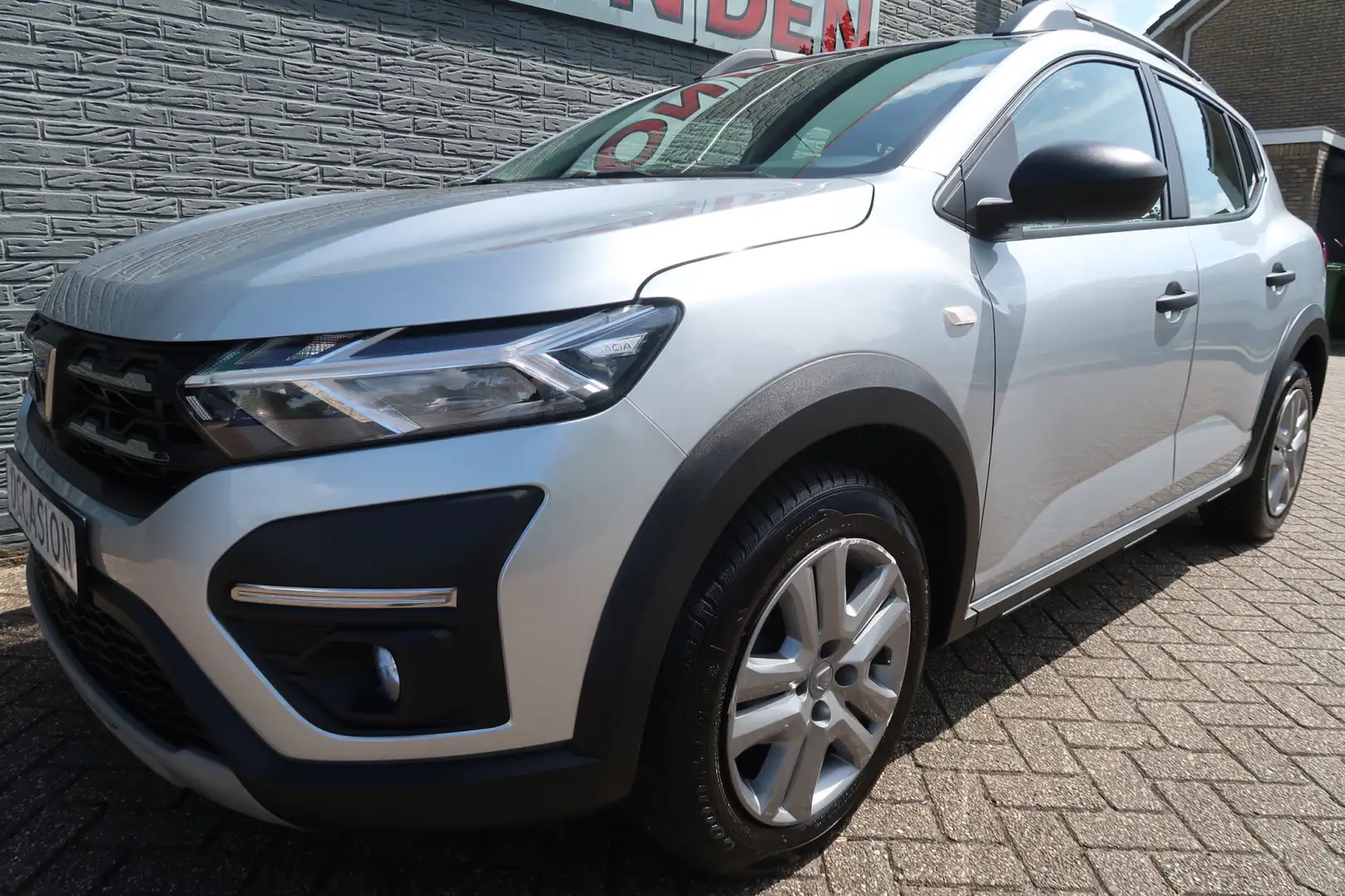 Dacia Sandero 1.0 TCe 90 Expression Eerste eigenaar Gris - 1