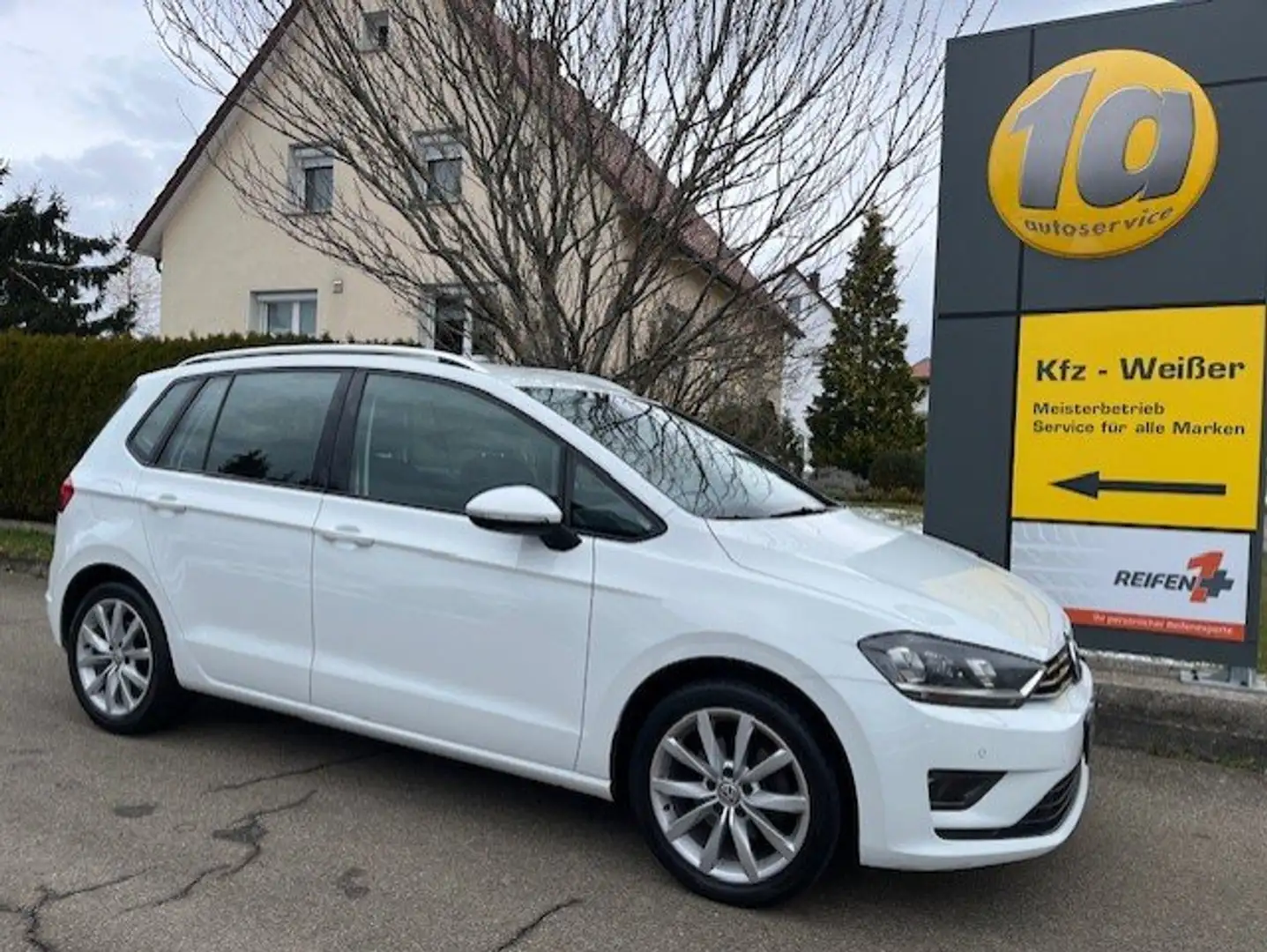 Volkswagen Golf Sportsvan Comfortline 1. Hand guter Zustand Weiß - 1