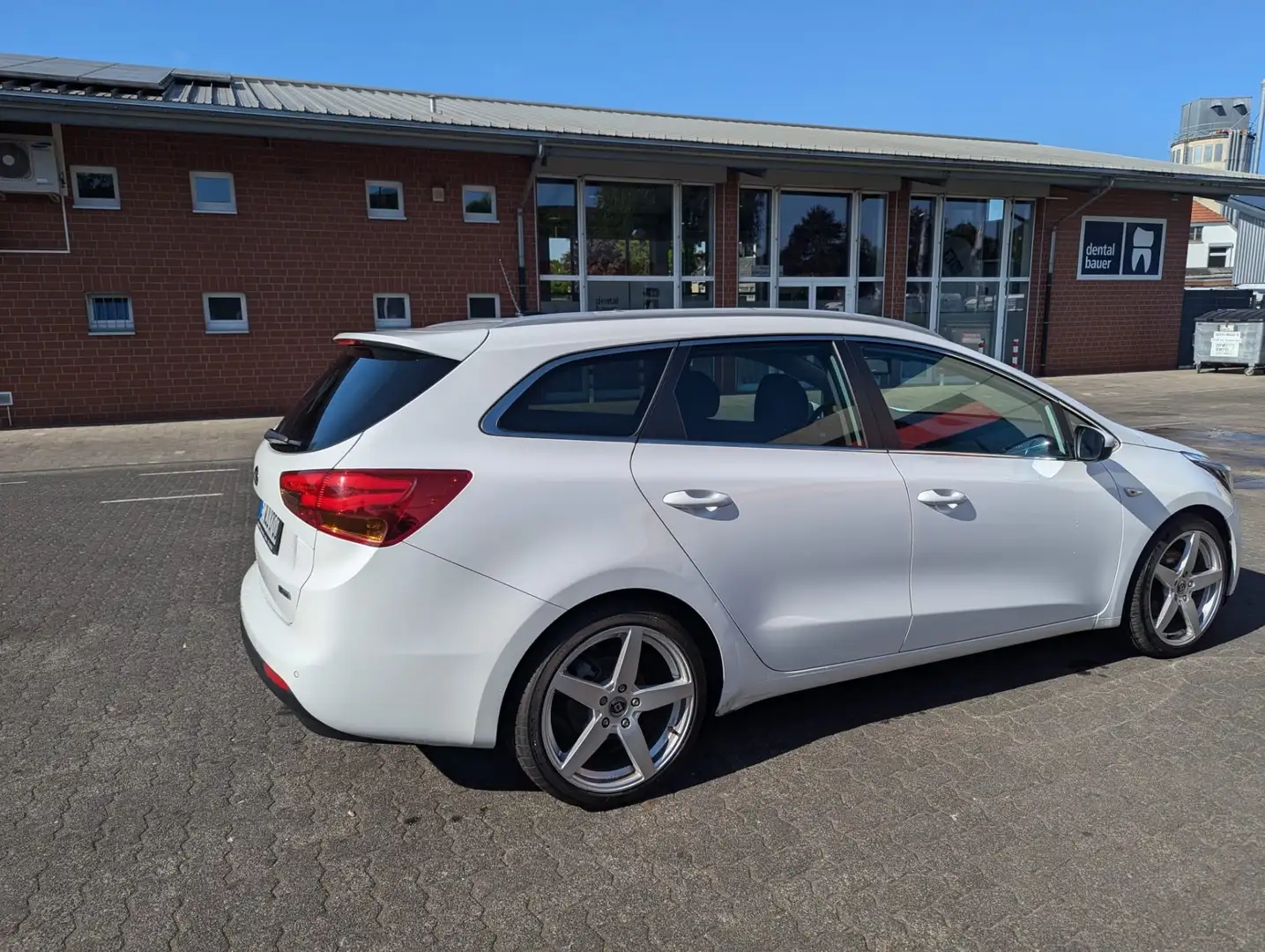 Kia Ceed / cee'd 1.4 CVVT Attract Weiß - 2