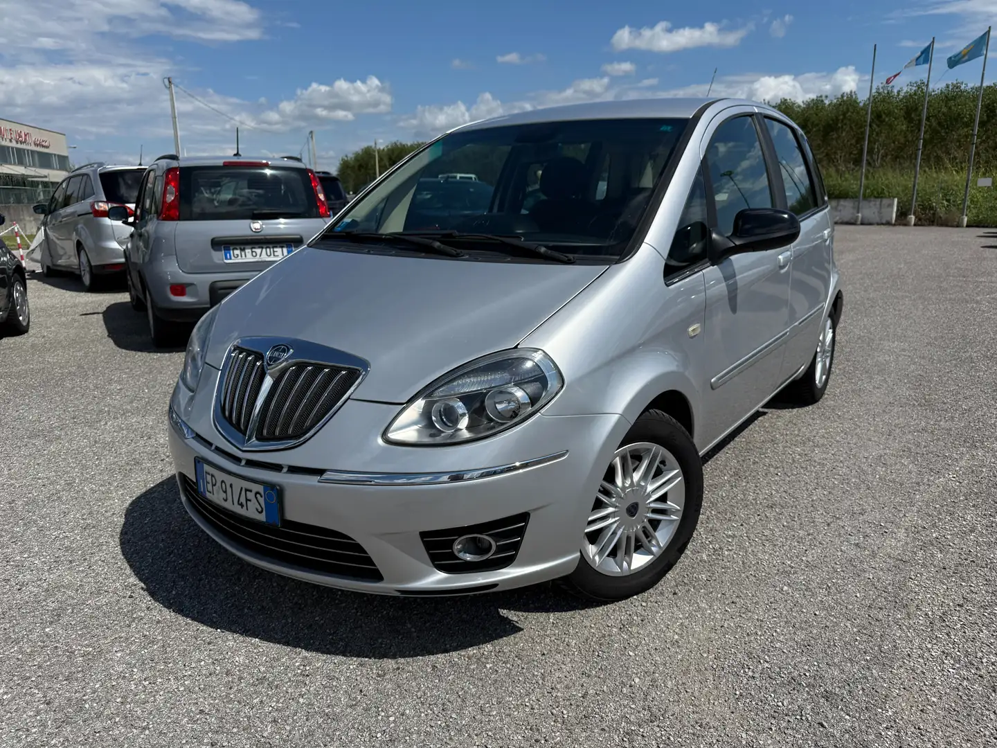 Lancia MUSA Musa 2012 1.3 mjt 5th 95cv Silber - 1