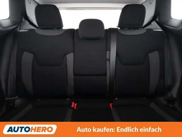 Jeep Renegade view 16