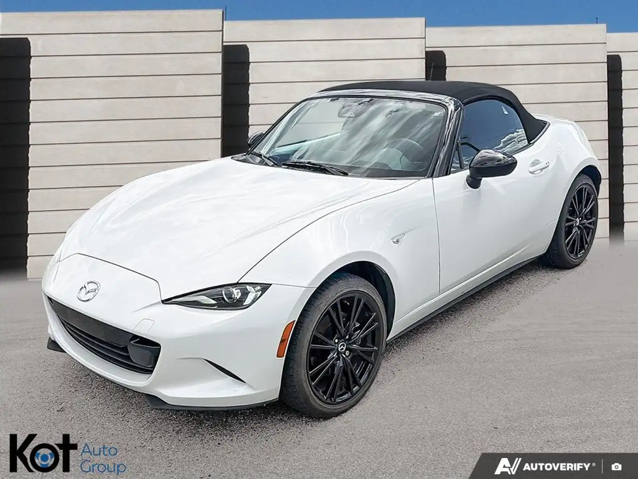 Mazda MX-5 Miata photo Mazda MX-5 Miata