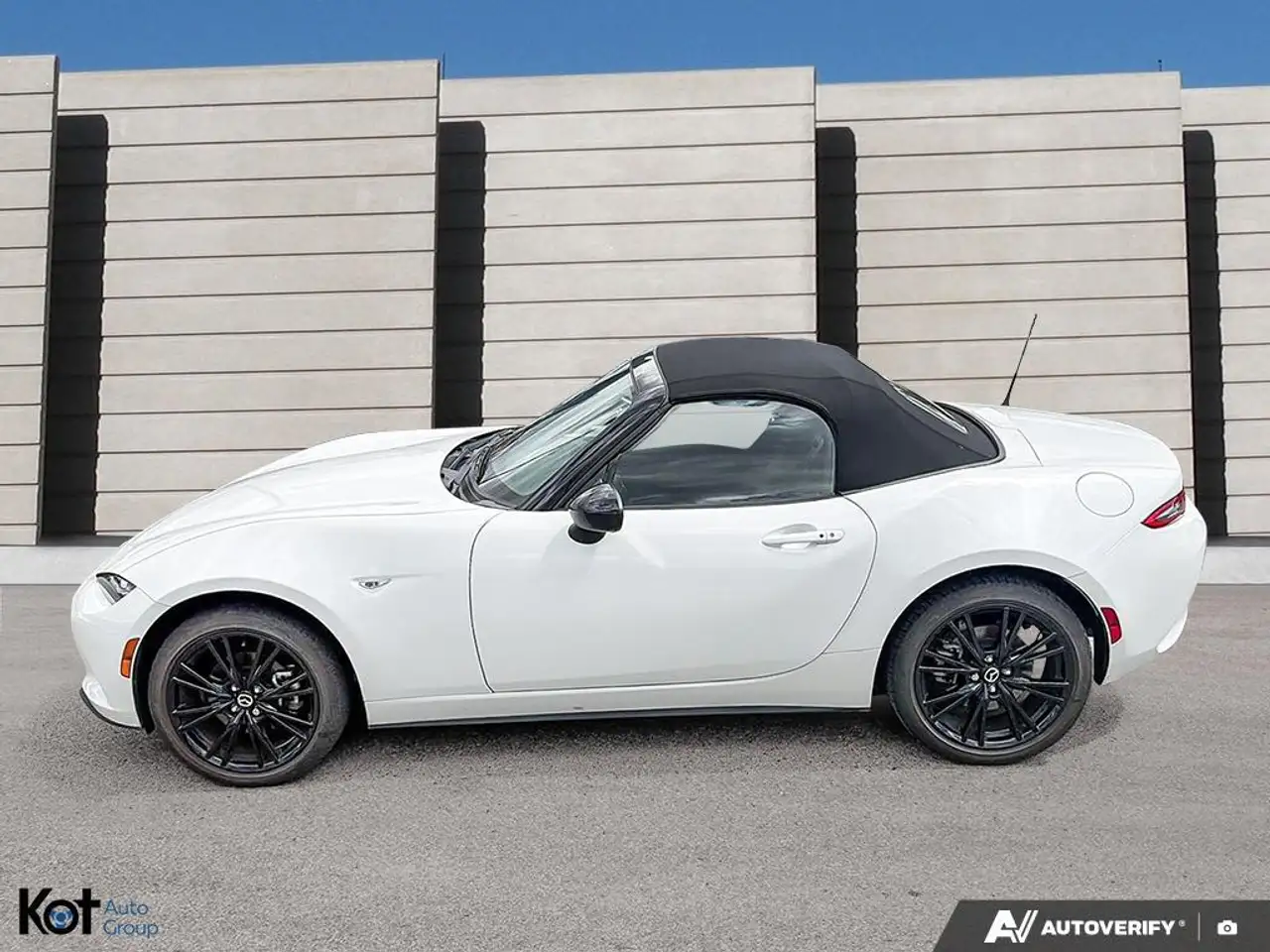 Mazda MX-5 Miata photo Mazda MX-5 Miata