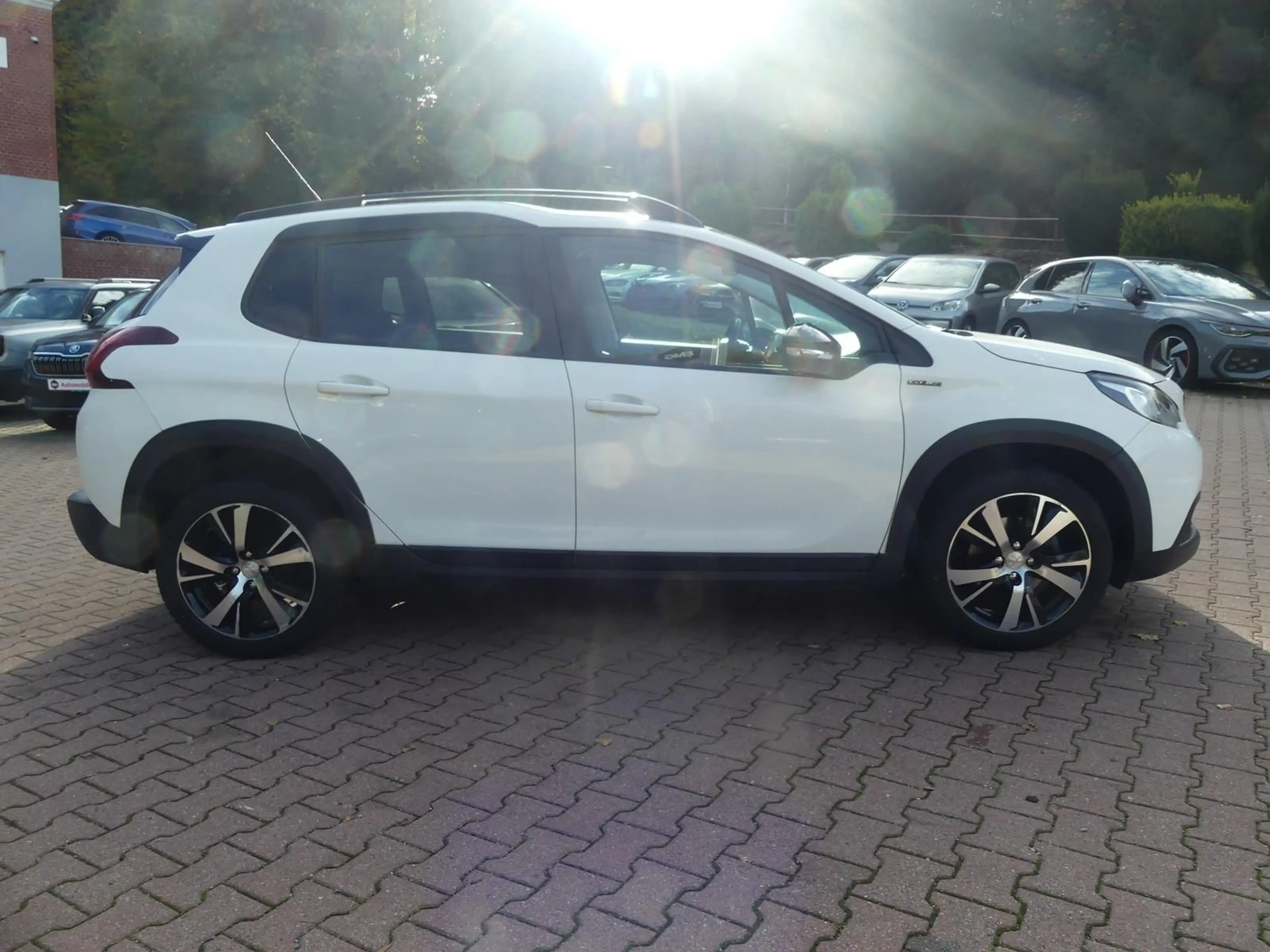 Peugeot 2008 GT-Line Edition*Pano*LED*SHZ*Kam*Automatik — photo 4