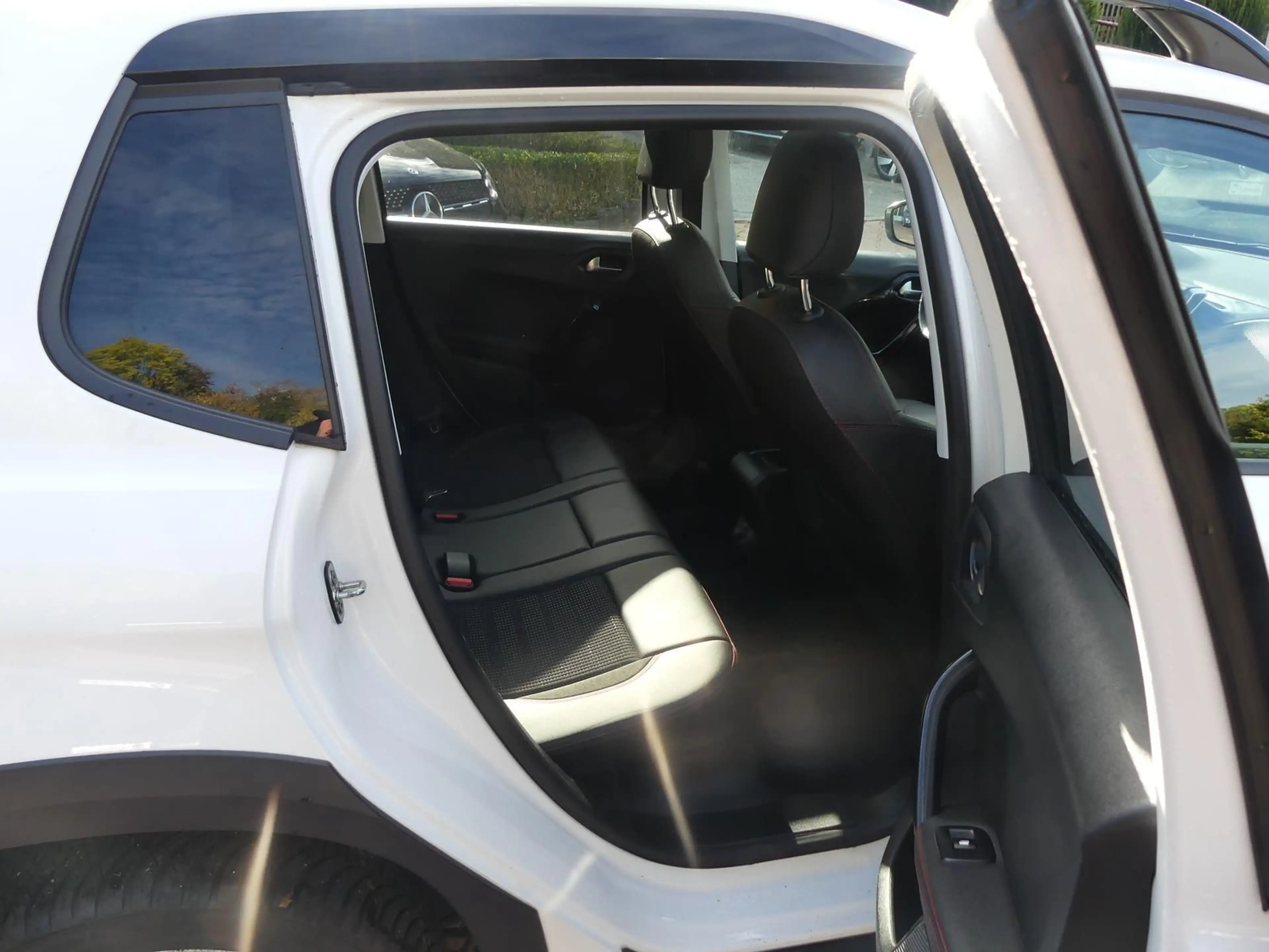 Peugeot 2008 GT-Line Edition*Pano*LED*SHZ*Kam*Automatik — photo 10