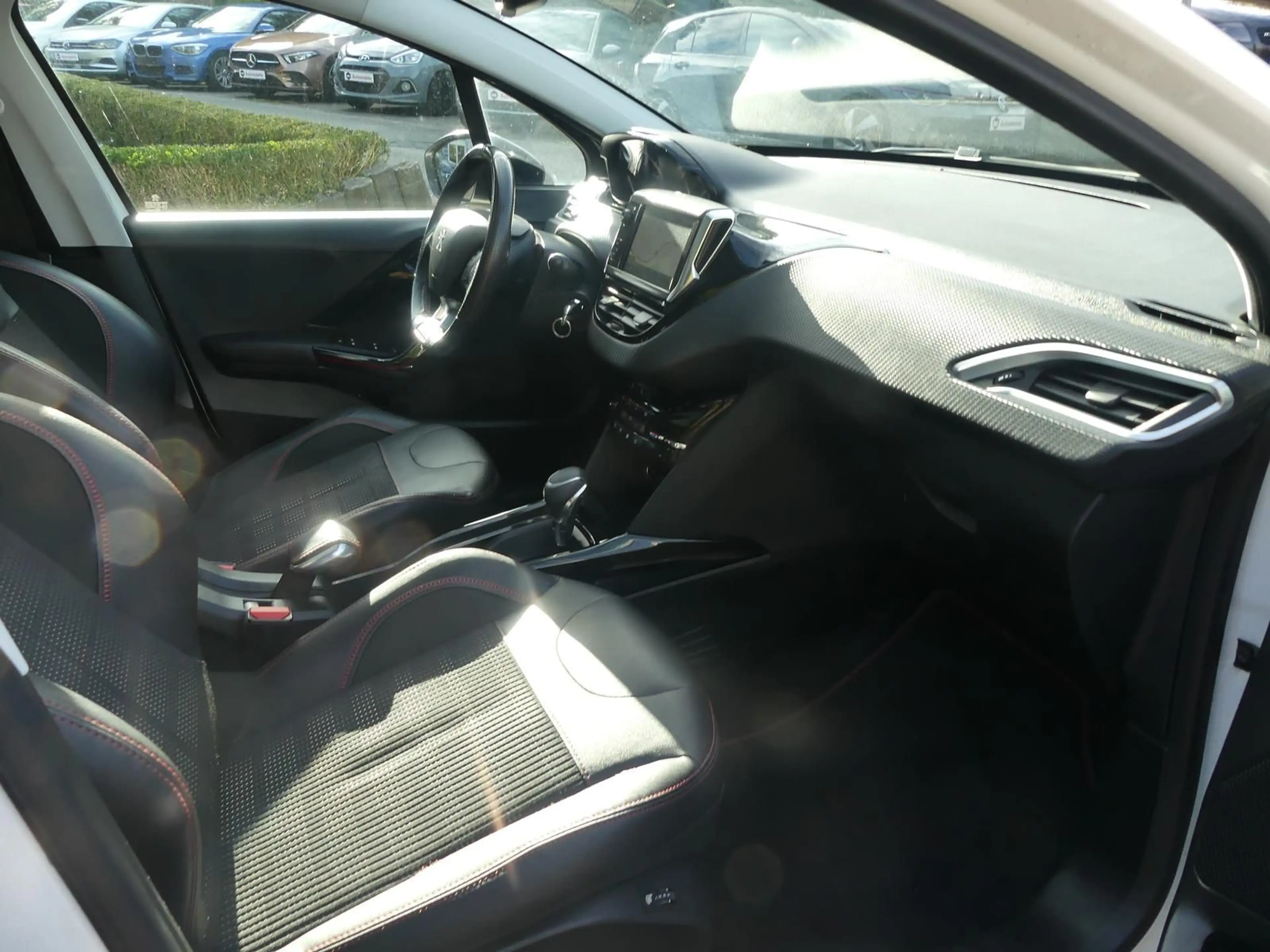 Peugeot 2008 GT-Line Edition*Pano*LED*SHZ*Kam*Automatik — photo 13