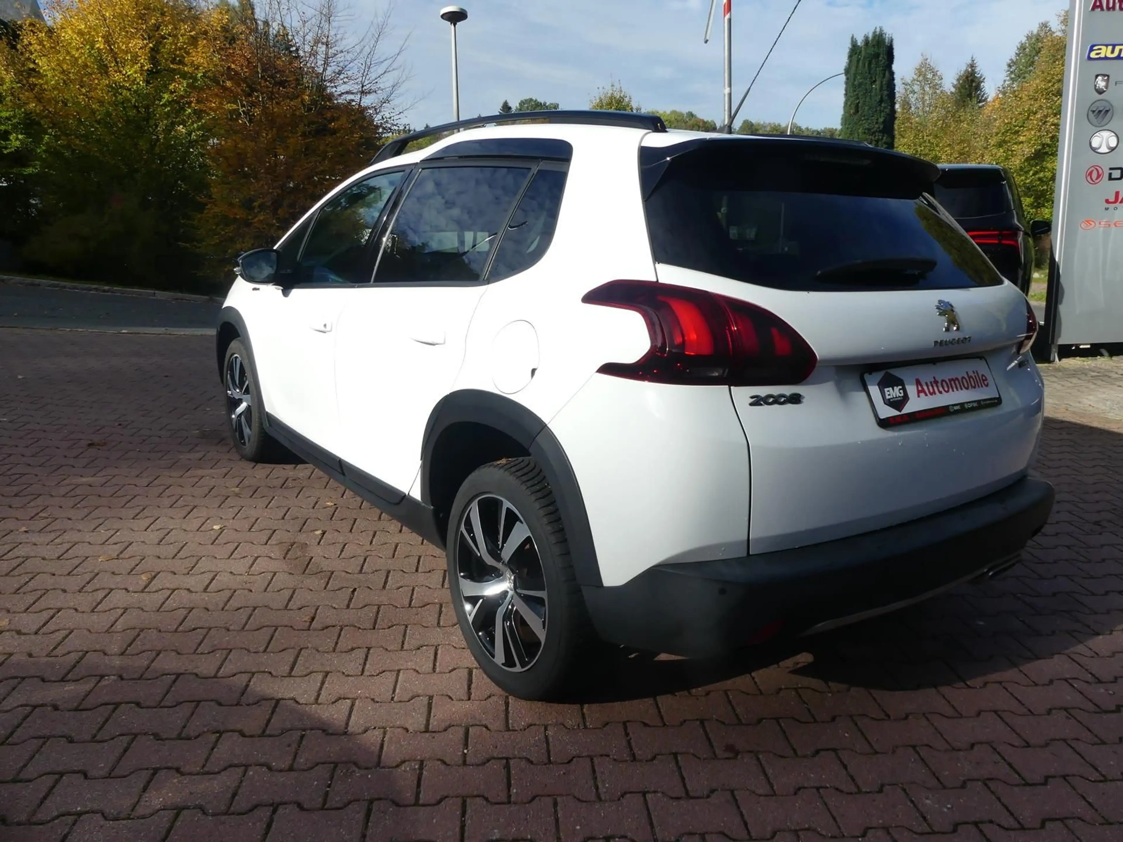 Peugeot 2008 GT-Line Edition*Pano*LED*SHZ*Kam*Automatik — photo 7