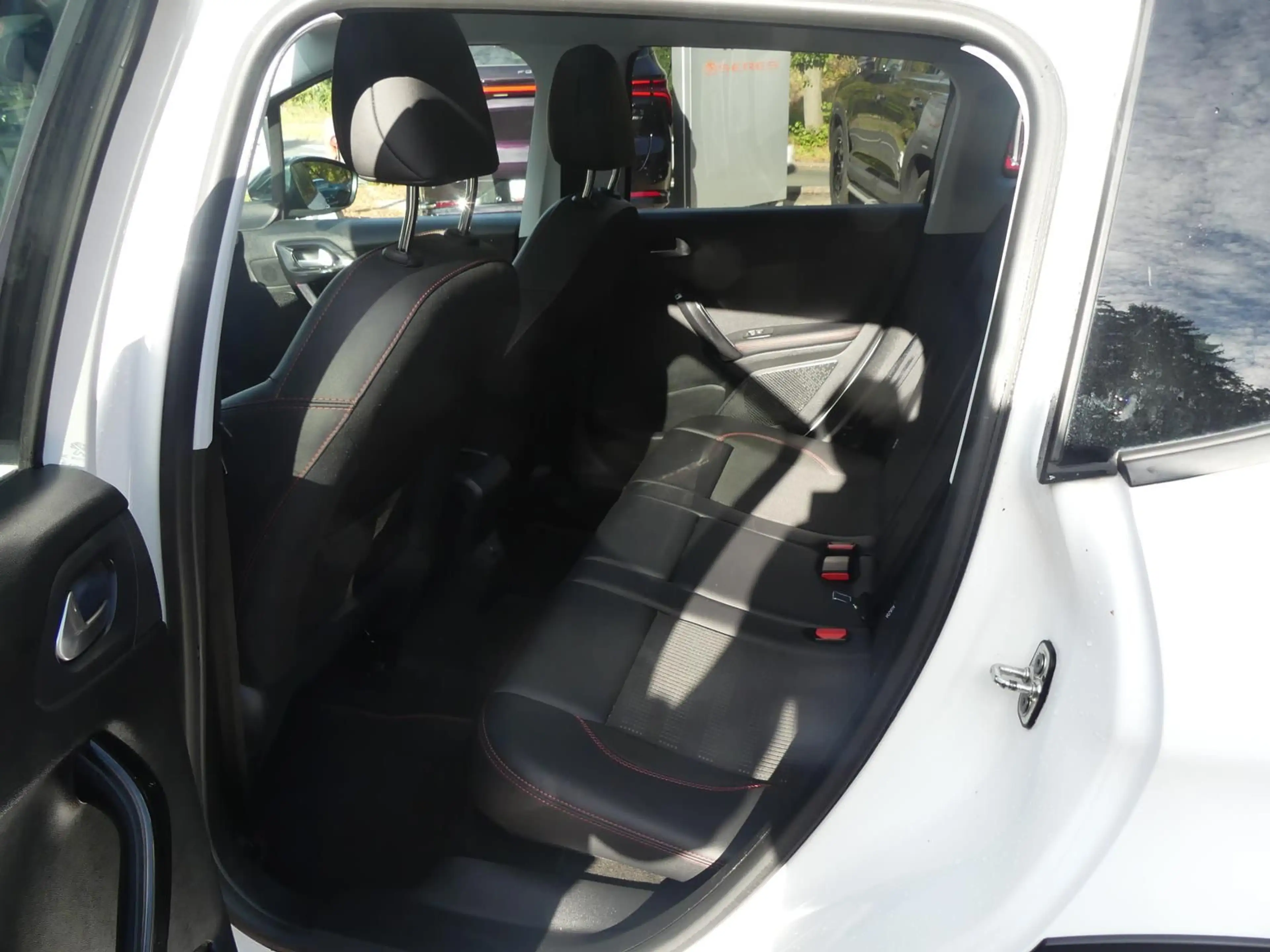 Peugeot 2008 GT-Line Edition*Pano*LED*SHZ*Kam*Automatik — photo 11