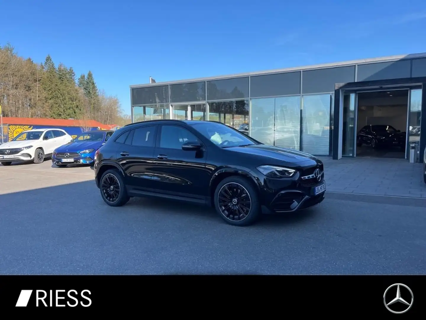 Mercedes-Benz GLA 250 4M AMG+AHK+PANO+MEMORY+MULTIBEAM+DISTRONIC Černá - 1