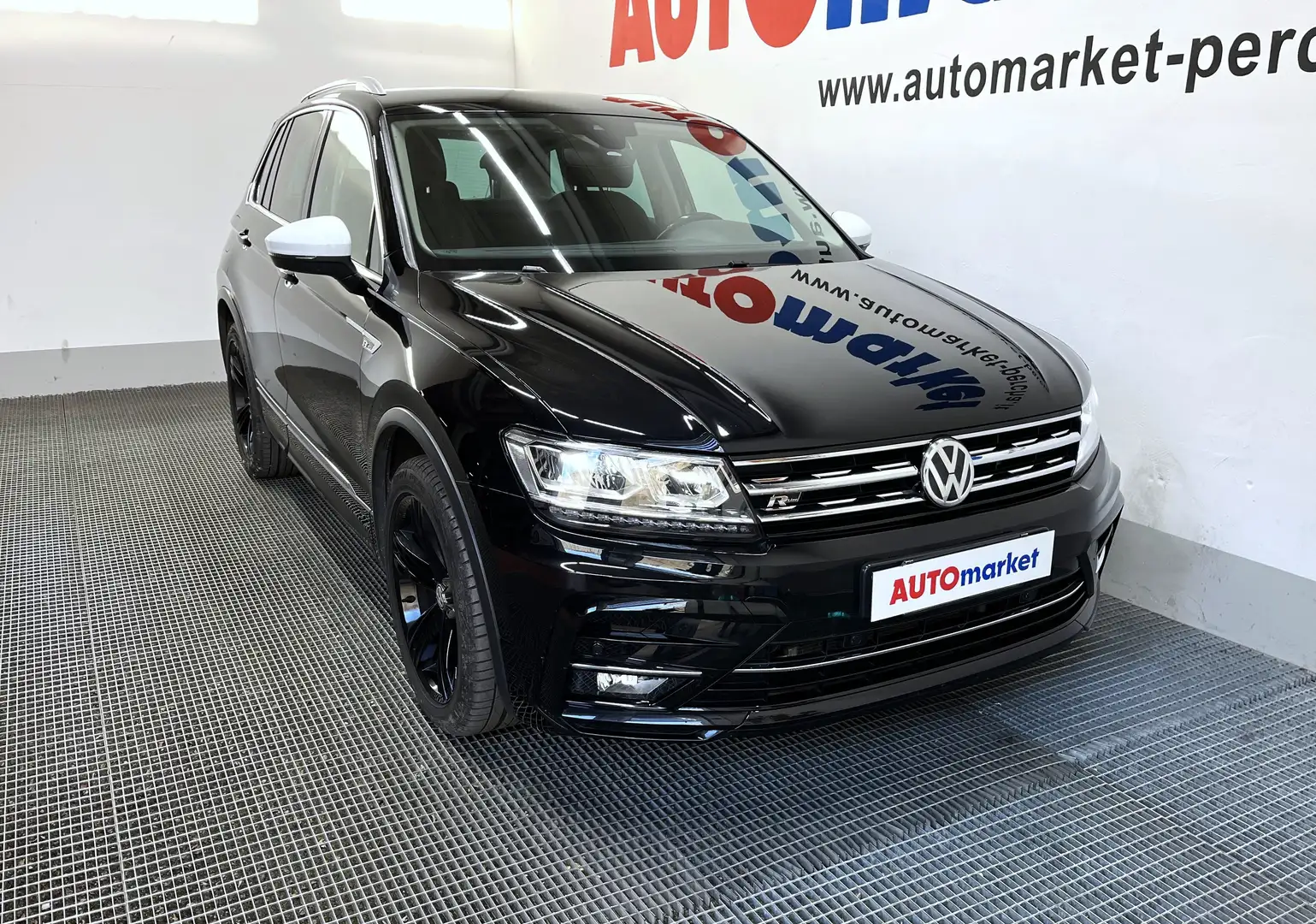 Volkswagen Tiguan 2.0 TDI 4motion DSG R-Line Zwart - 2